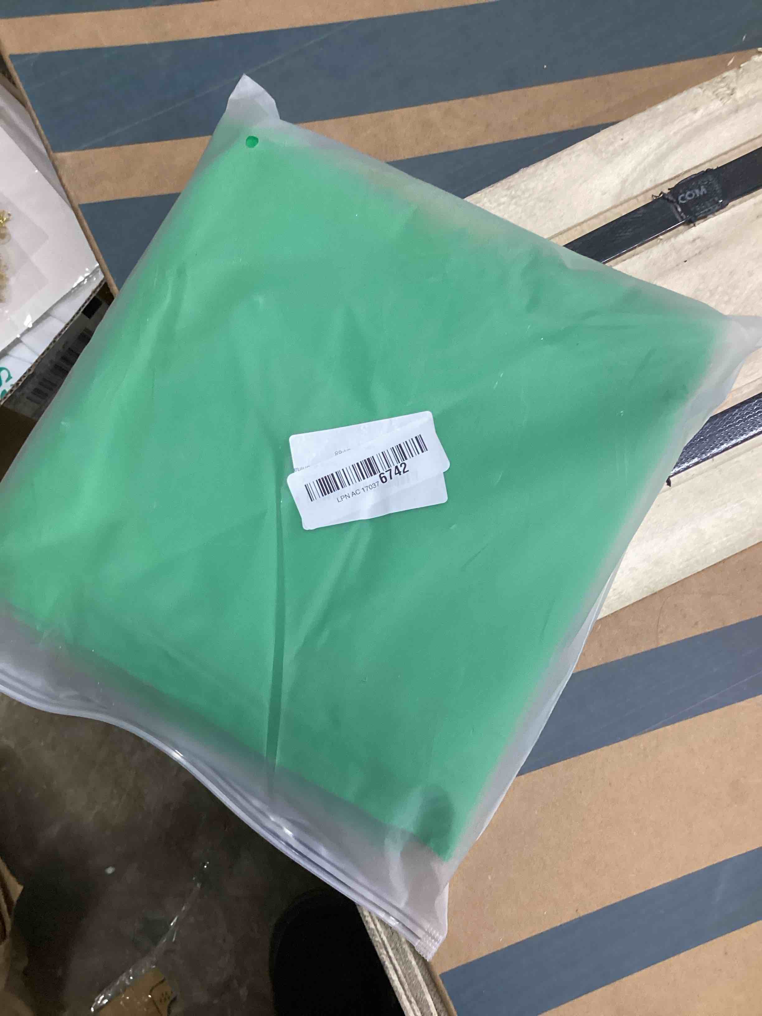 Condition photo showing New/Like New for 6 x 9 ft green screen backdrop - polyester fabric for video streaming, portrait photoshoot, wall mounted, parties and small events 6x9 ft green