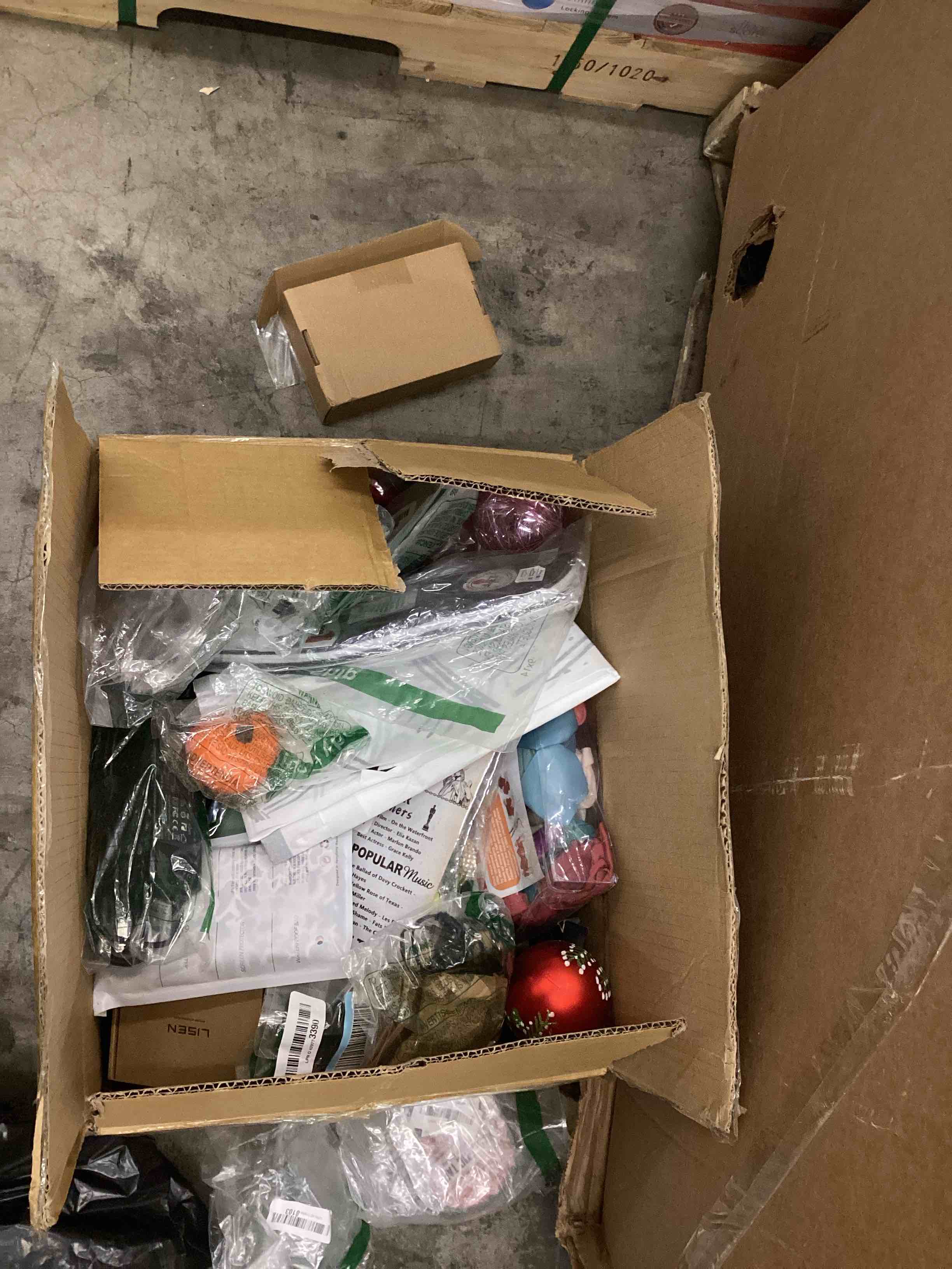 assorted miscellaneous items 