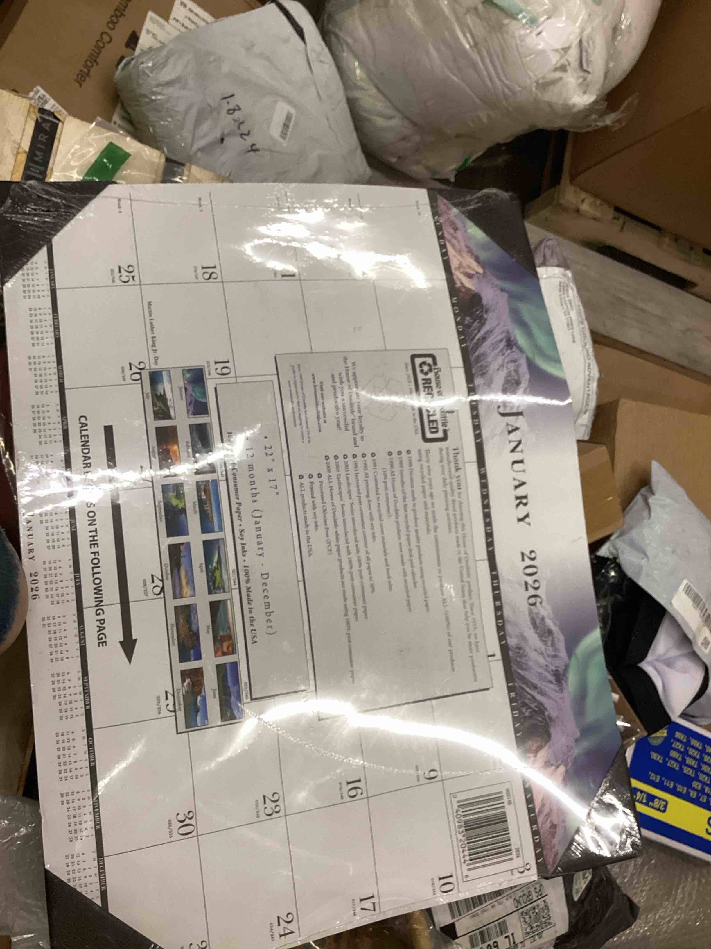 Condition photo showing Good Condition for house of doolittle 2026 full color 22" x 17" monthly desk pad calendar (140-26)