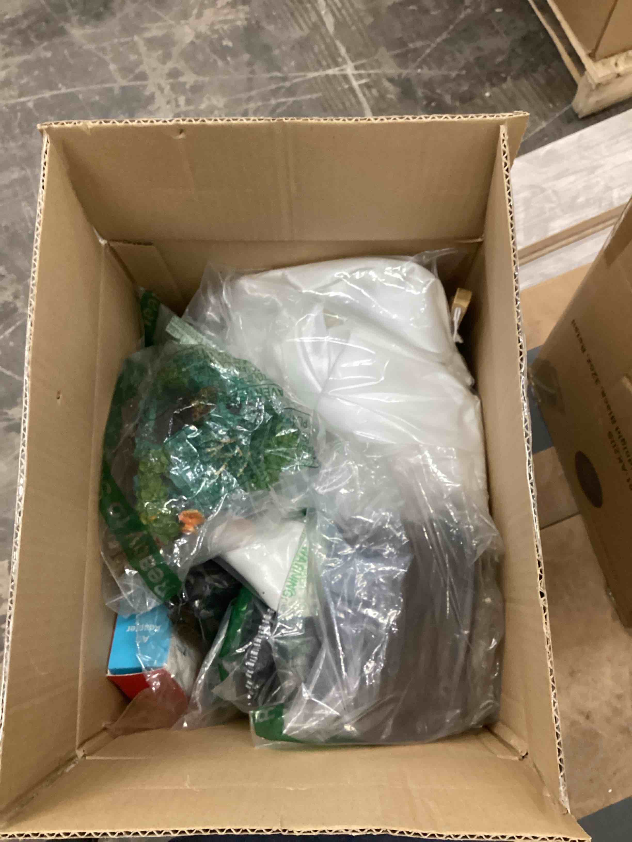 Assorted miscellaneous items 