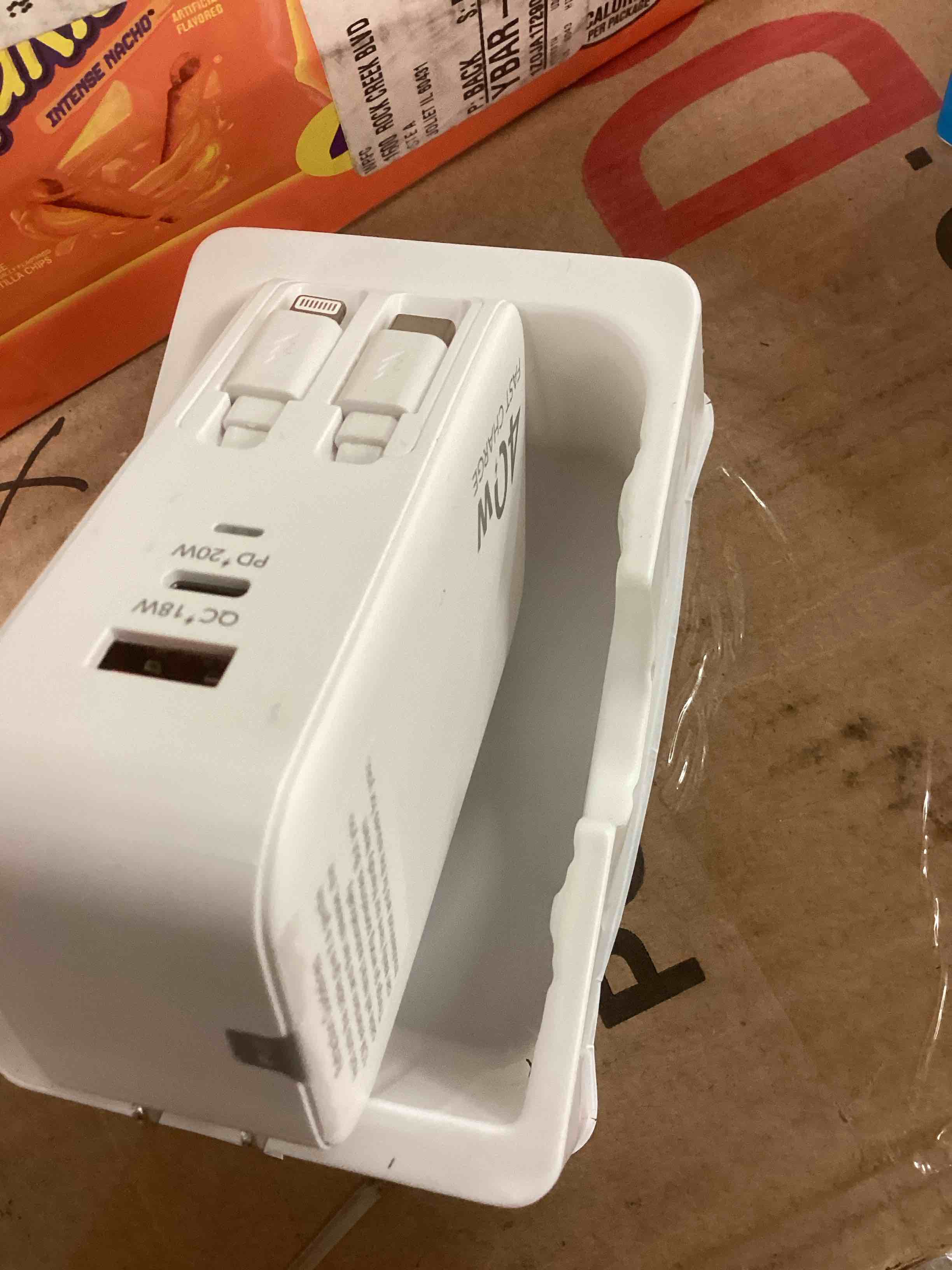 Condition photo showing New/Like New for dreambee 4-in-1 retractable wall charger plug for iphone 17, retractable charger block with dual 35.5-in cables, 40w fast charging portable travel charger adapter for iphone 17/16/15/ipad/galaxy/pixel type-c & lightening cables white