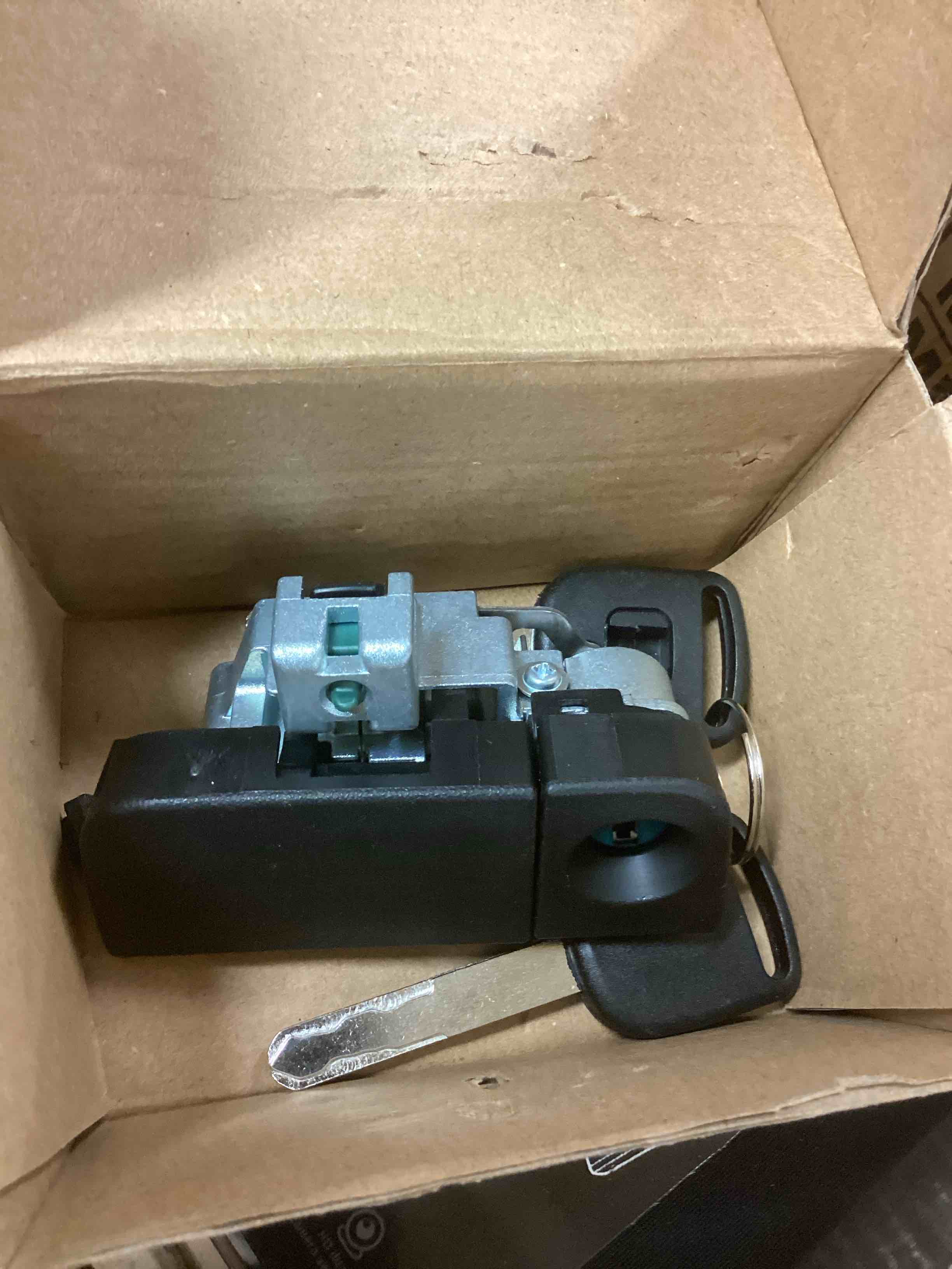 Condition photo showing Good Condition for glove box lock assembly 77540-s9a-g01za fit for honda cr-v 2002-2006, element 2003-2007 replace 77540s9ag01za, black