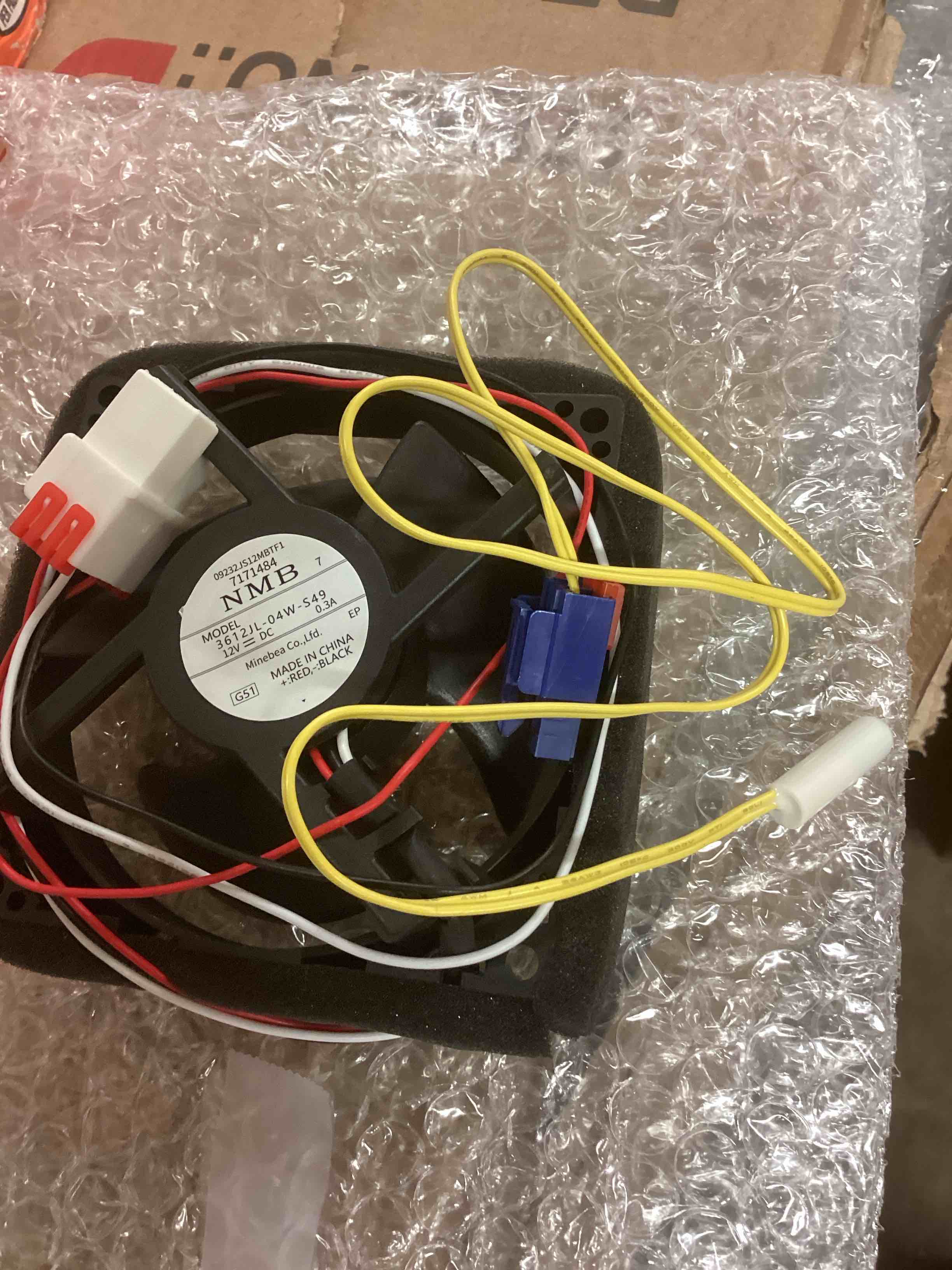 Condition photo showing New/Like New for upgraded da81-06013a refrigerator evaporator fan motor compatible with samsung fridge evaporator fan motor no noise with da32-10105x refrigerator temperature sensor rf263beaesr rf260beaesr fan motor