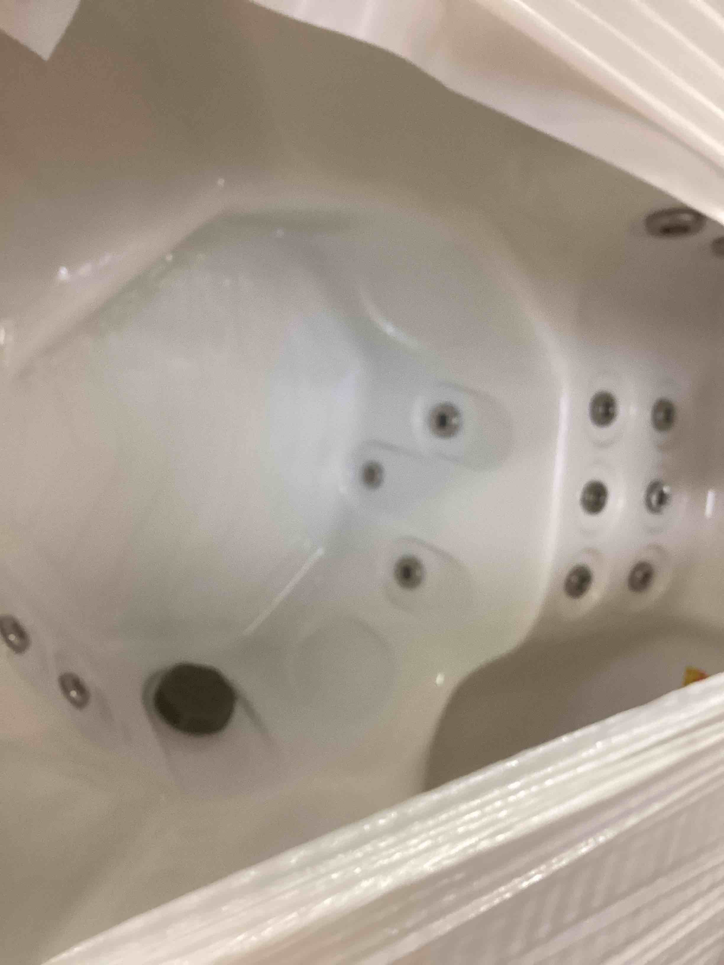 Condition photo showing New/Like New for buenospa jersey wm00762 6-person 46-jet hot tub (light scratched on bottom)