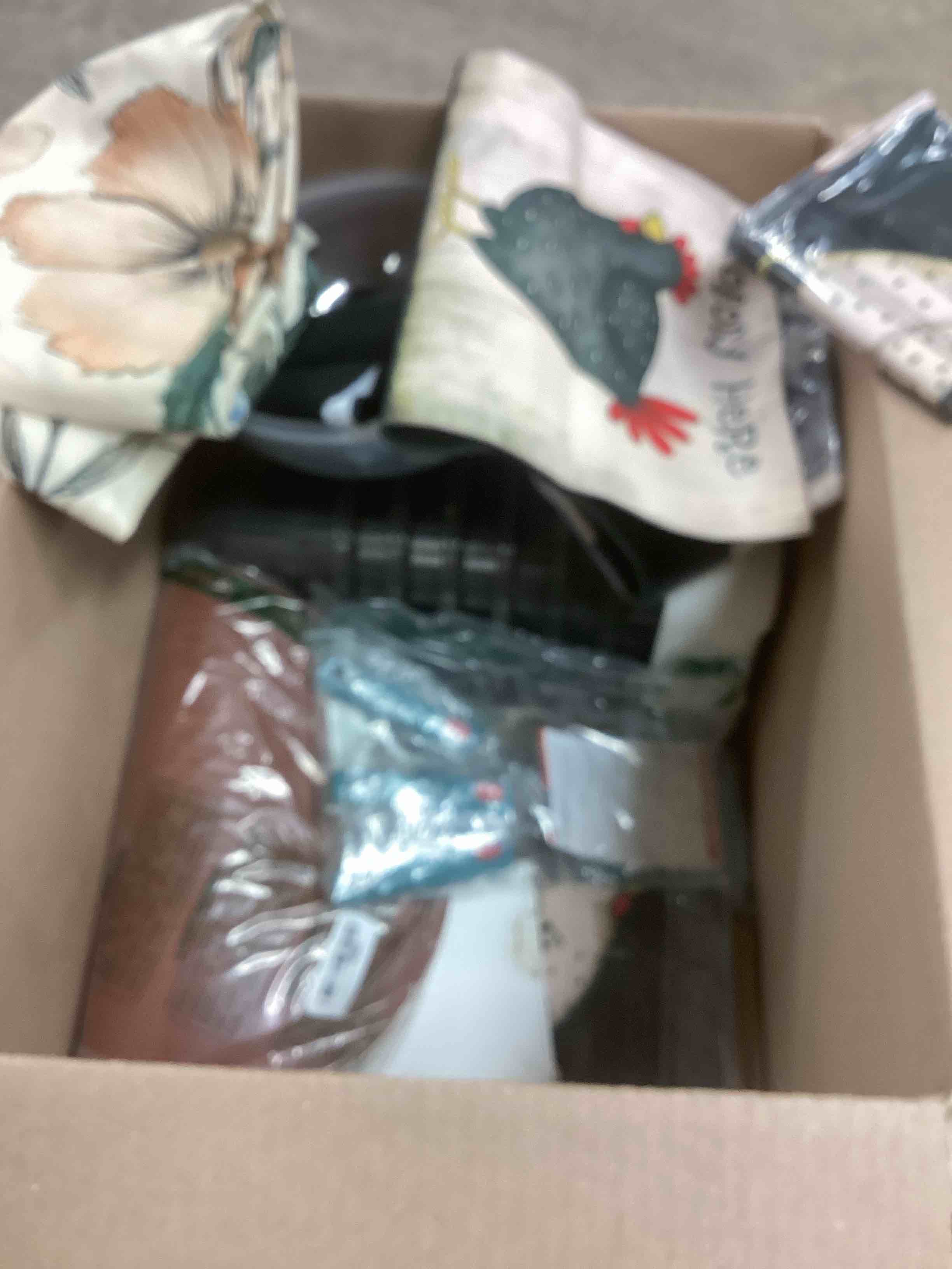 Condition photo showing Good Condition for assorted kitchen tools and accessories