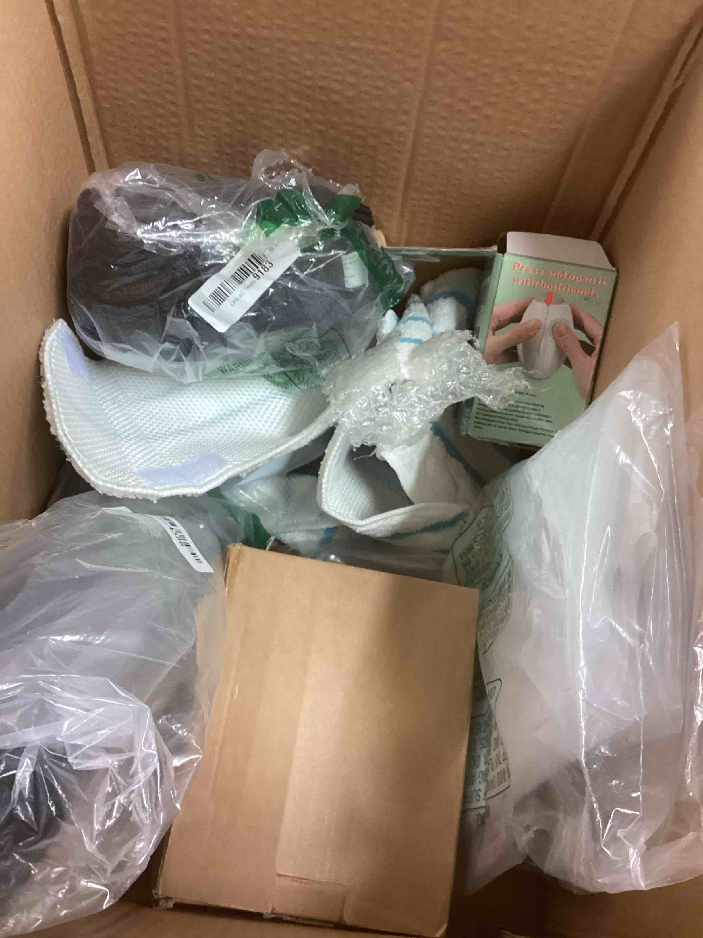 Condition photo showing Good Condition for assorted lot of bathroom accessories (towels, soap holders, loofahs, etc) 