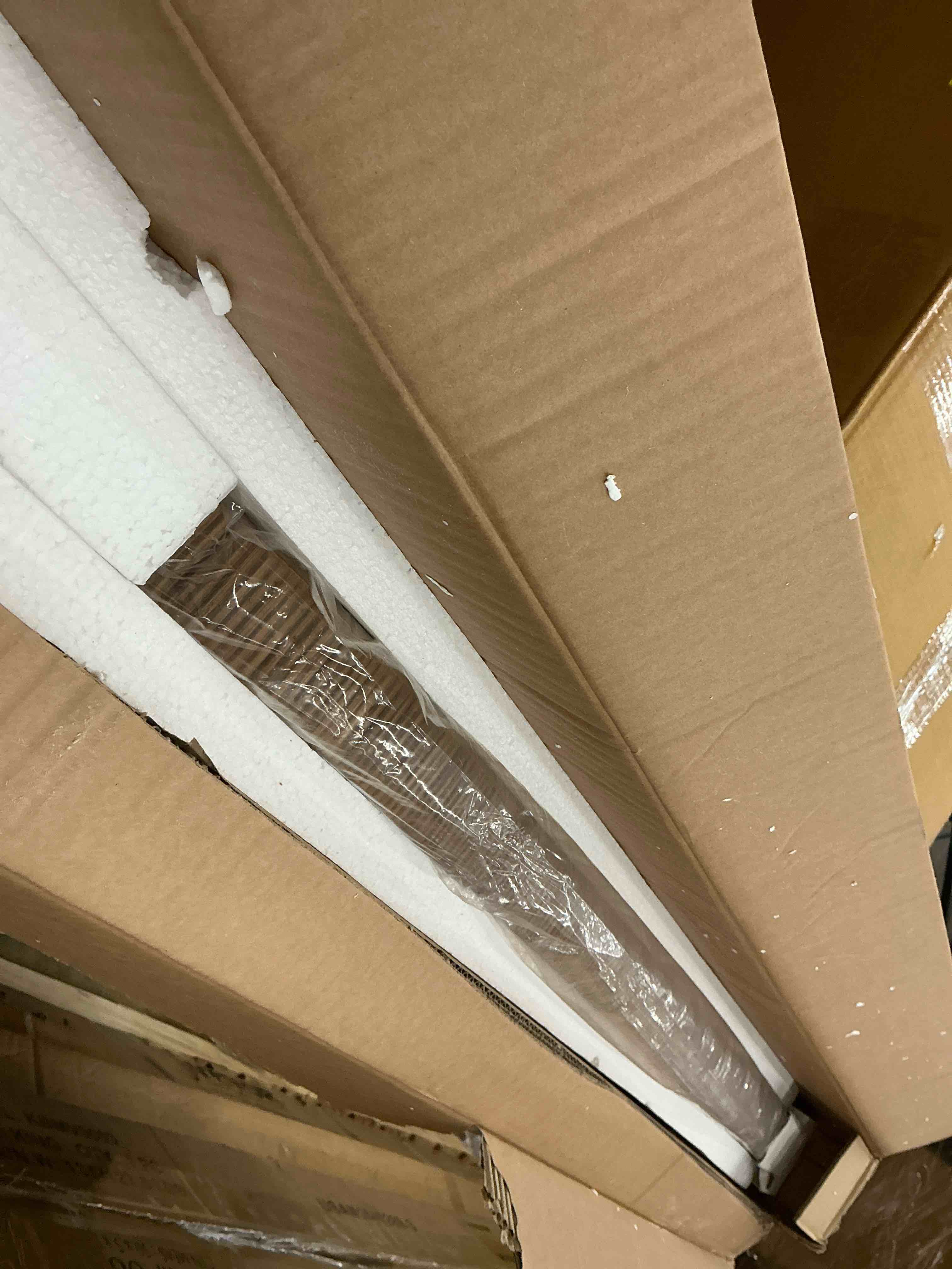 Condition photo showing New/Like New for cape arch mirror