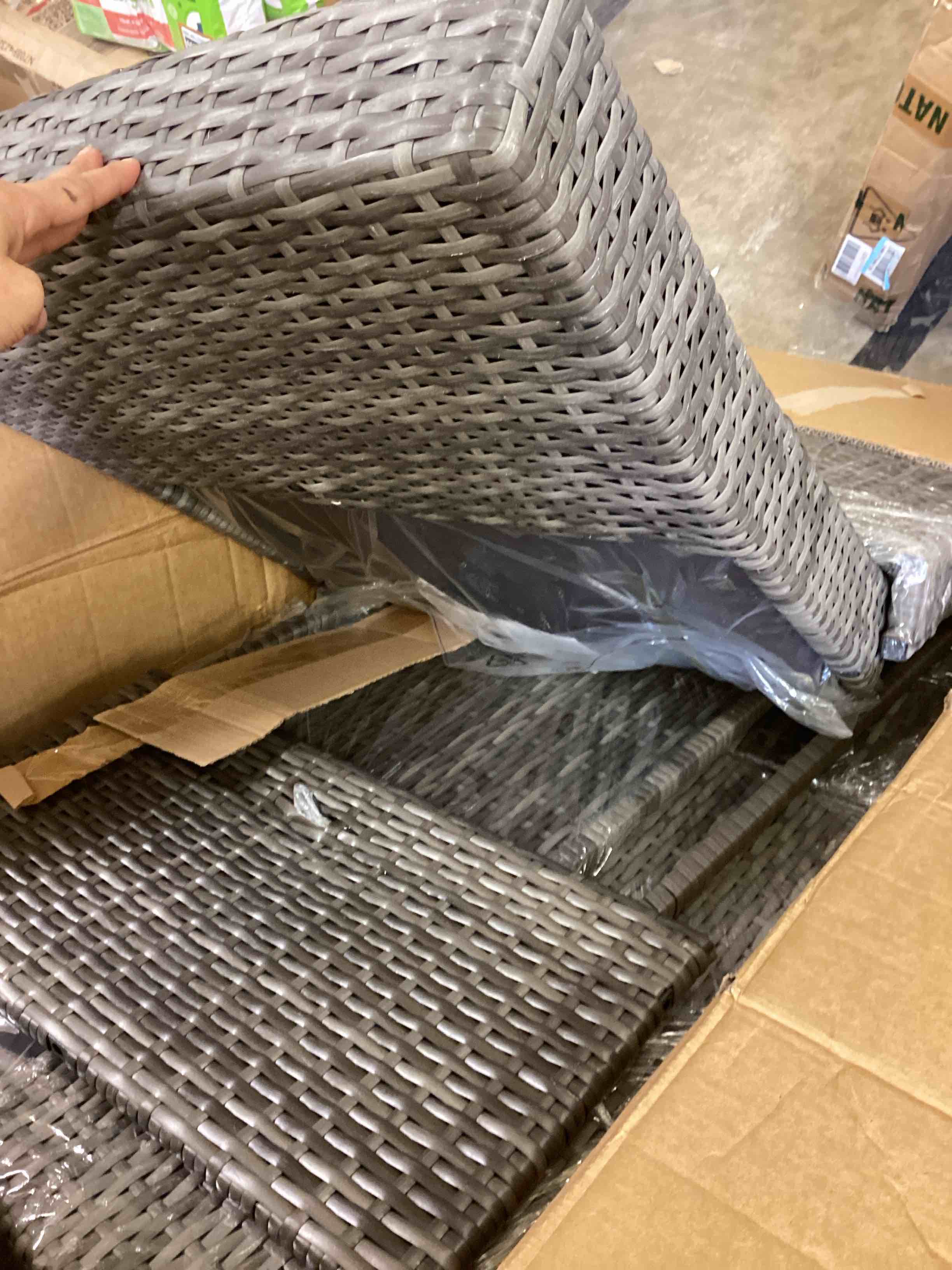 https://s3.amazonaws.com/lotting-images-prod/bidfta/BRN3789185_1777483160943.jpeg