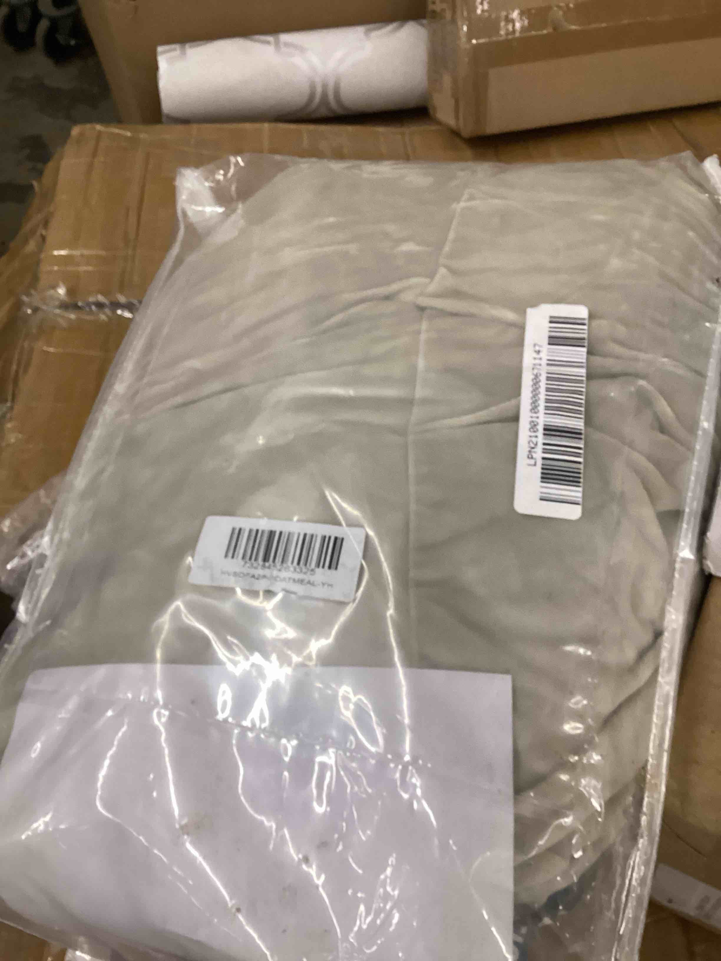 https://s3.amazonaws.com/lotting-images-prod/bidfta/BRN3789750_1778274168907.jpeg