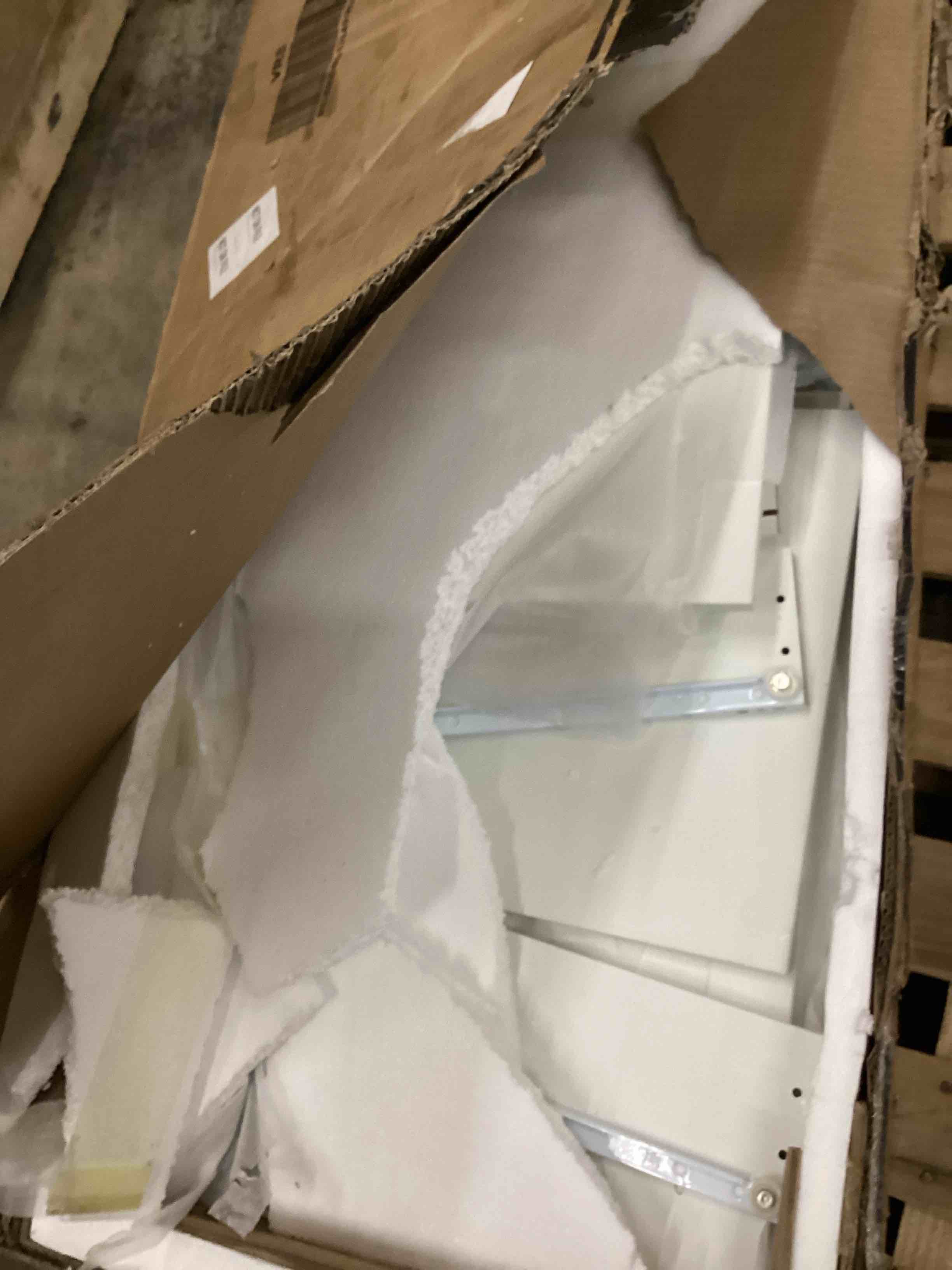 https://s3.amazonaws.com/lotting-images-prod/bidfta/BRN3789982_1778774572640.jpeg