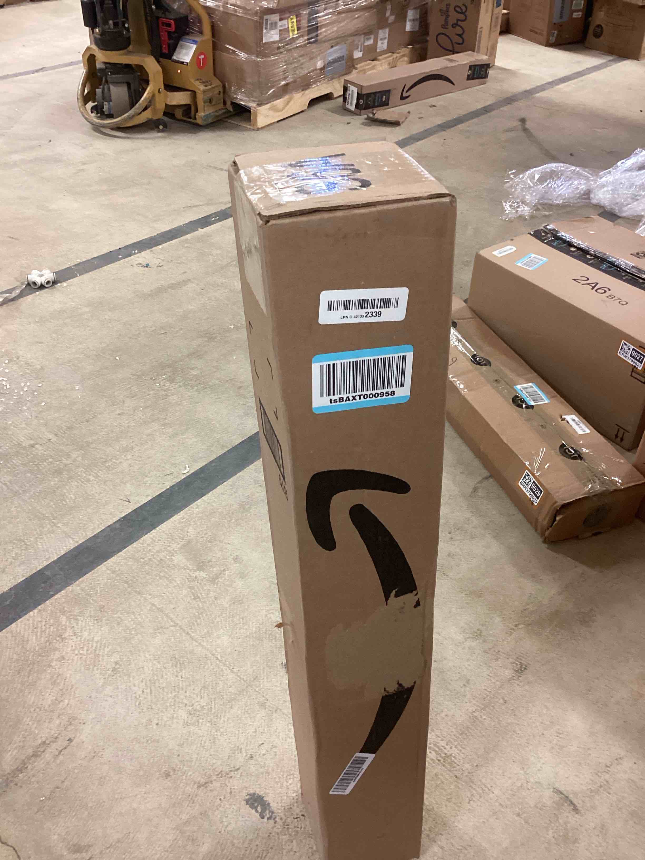 Condition photo showing Good Condition for Amerock BP19018BBR | Bar Pulls 25-3/16 inch (640mm) Center-to-Center Black Bronze Cabinet Pull | Kitchen Cabinet Hardware | Furniture Hardware | Drawer Handle Black Bronze 25-3/16 inch (640mm) Center-to-Center 1 Pack