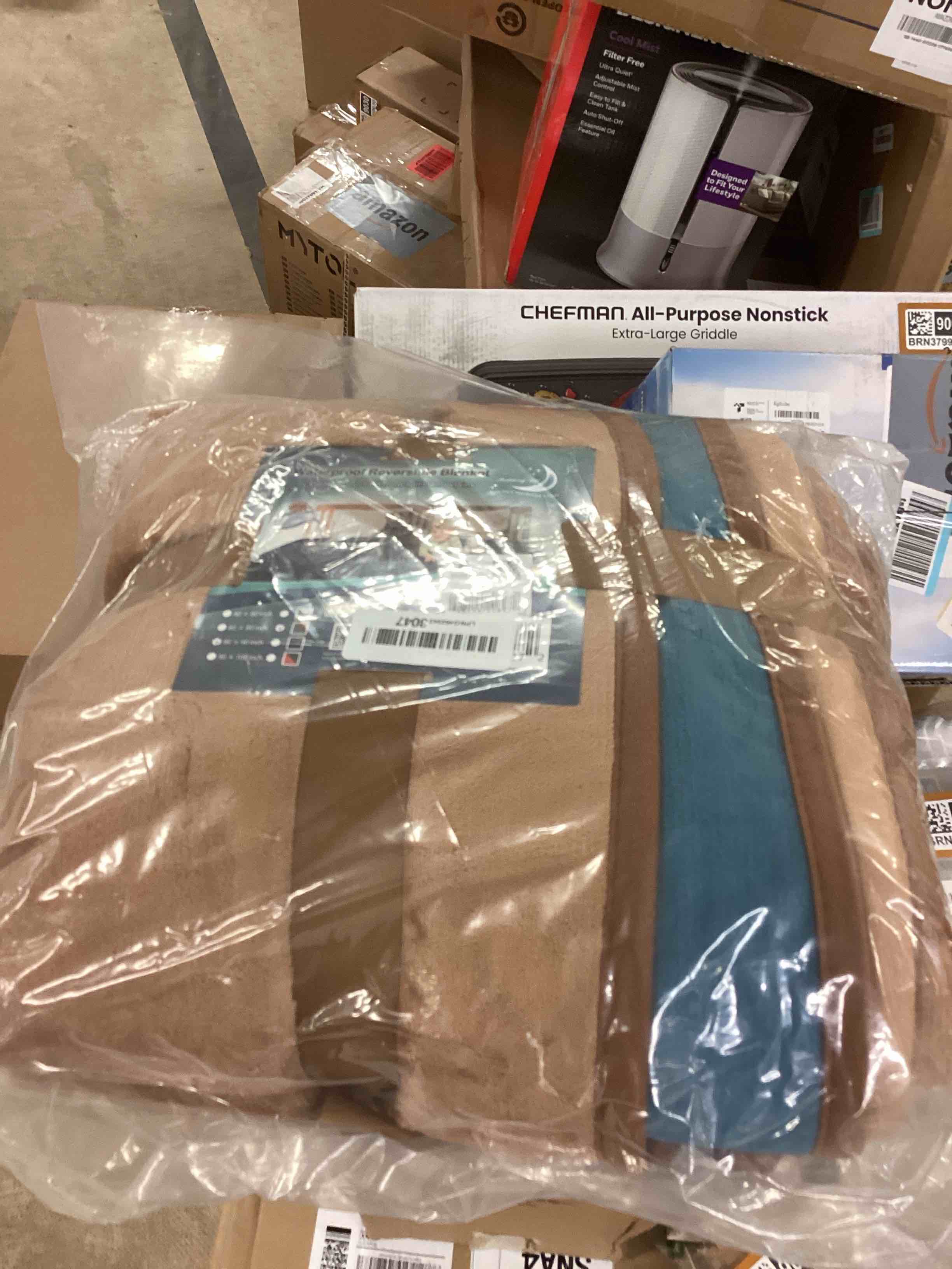 Condition photo showing New/Like New for Queen Size Waterproof Blanket – Stain-Proof, Spill-Proof Flannel Blanket for Bed, Couch, Kids & Pets Protection, Reversible Splash-Proof Design (Velvet Brown & Twilight Blue, 80x90) Velvet Brown & Twilight Blue Queen