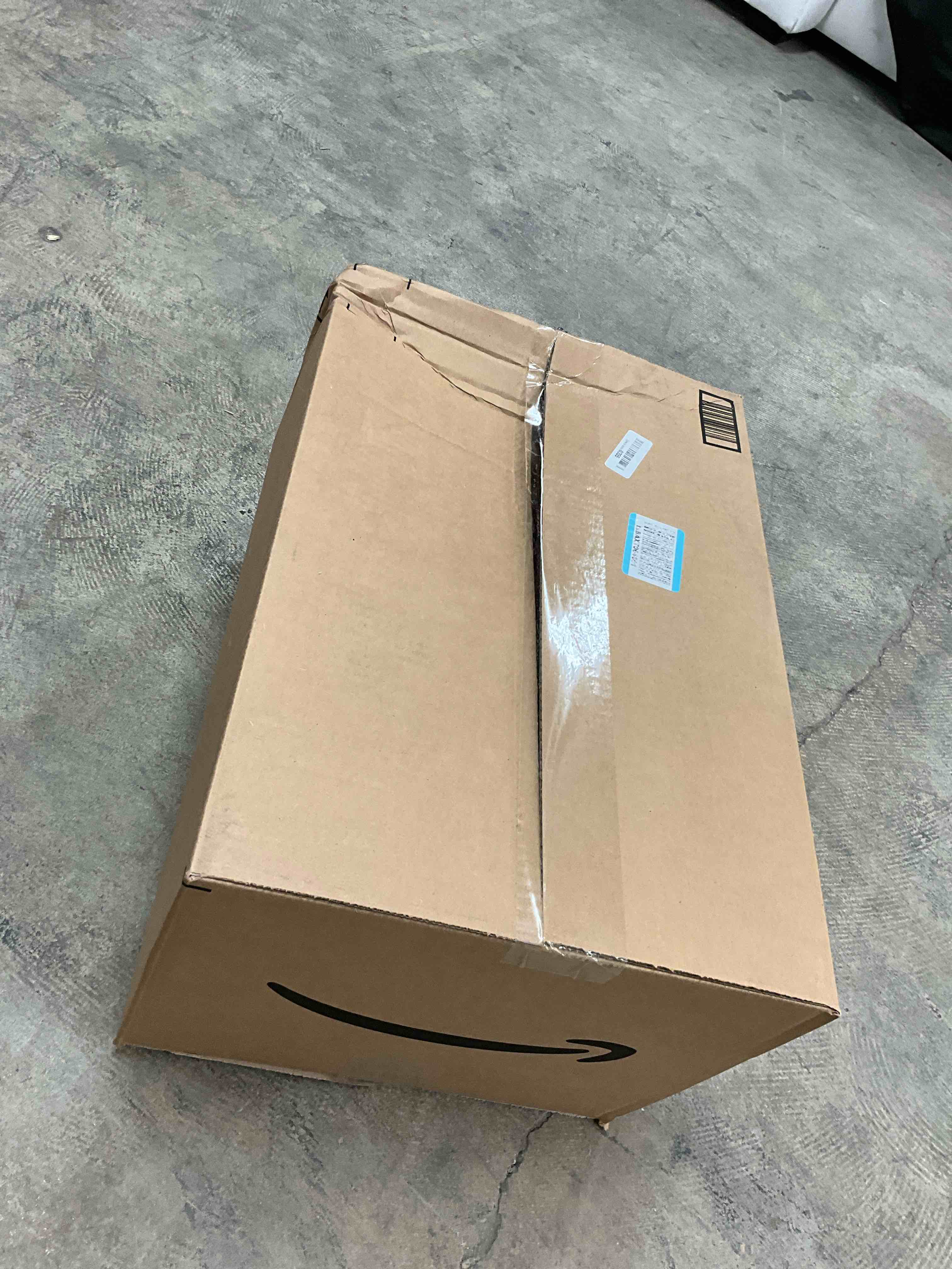 Condition photo showing New/Like New for GuassLee Monthly Desk Calendar 2026-2027 - 18 Months 17" x 11.5" Calendar from Jan. 2026 to Jun. 2027, Monthly Planner with Watercolor Design Corner Protectors for Office School Home Organizing January 17"x11.5"