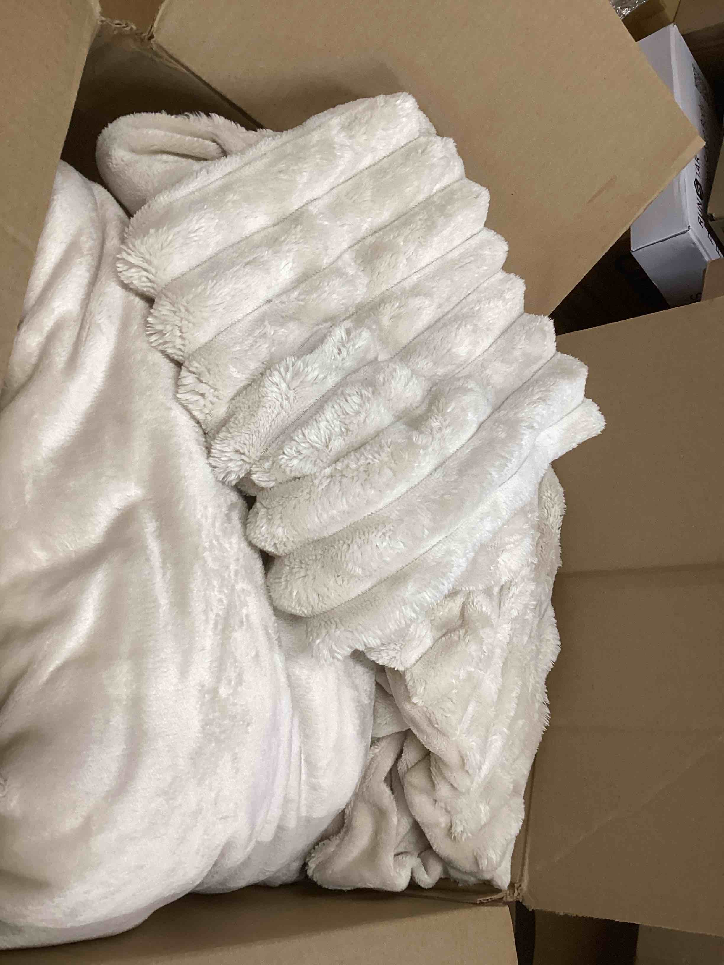 Condition photo showing As Is for Bedsure Fluffy Comforter Set Queen - Super Soft Faux Fur Bed Set Linen, Warm Plush Fleece Winter Bedding, 3 Pieces, 1 Shaggy Fuzzy All Seasons Queen Size Comforter with 2 Pillowcases King Linen