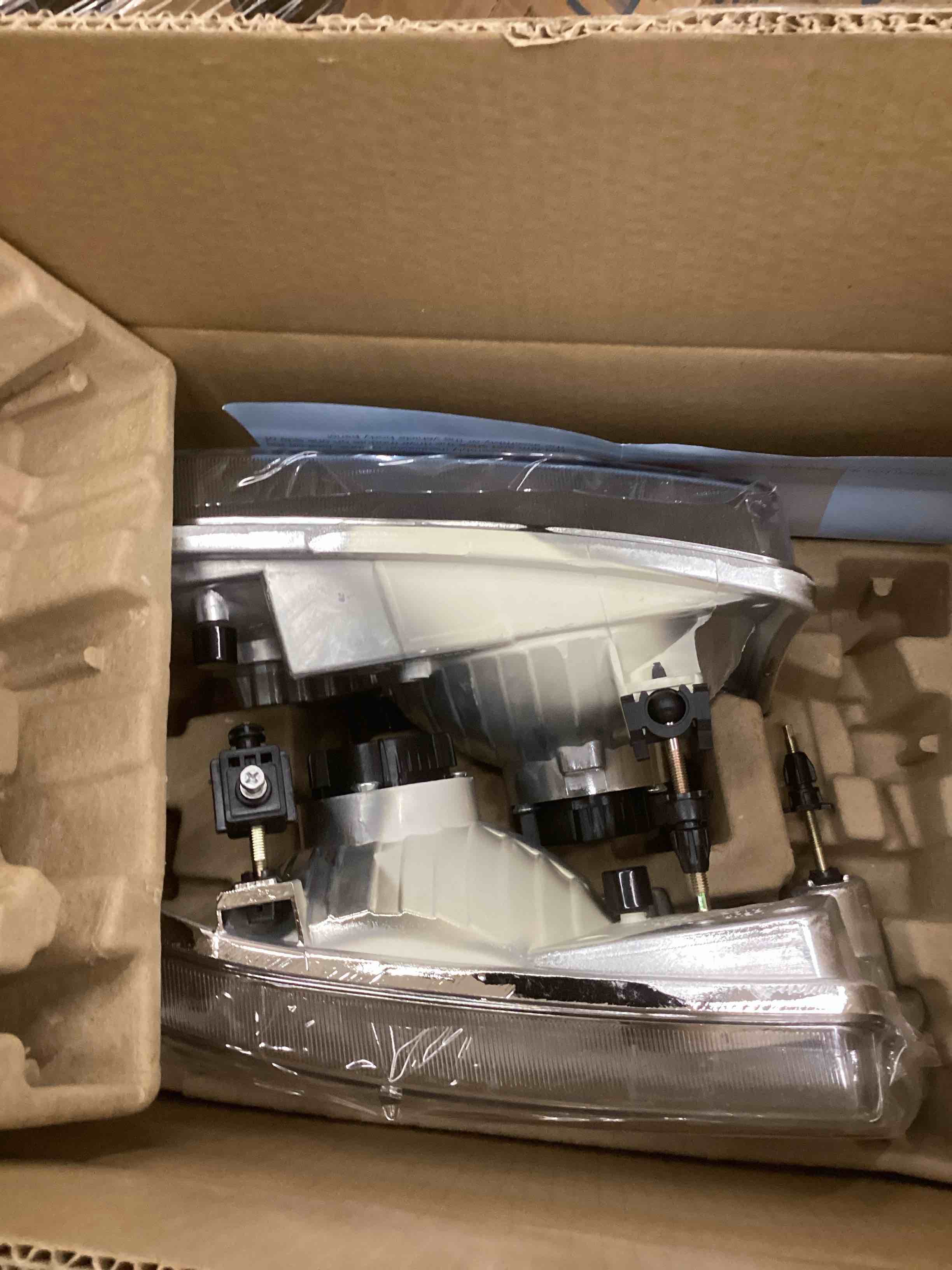 Condition photo showing New/Like New for Headlights compatible with 2001-2011 Ford Ranger Driver And Passenger Side Clear