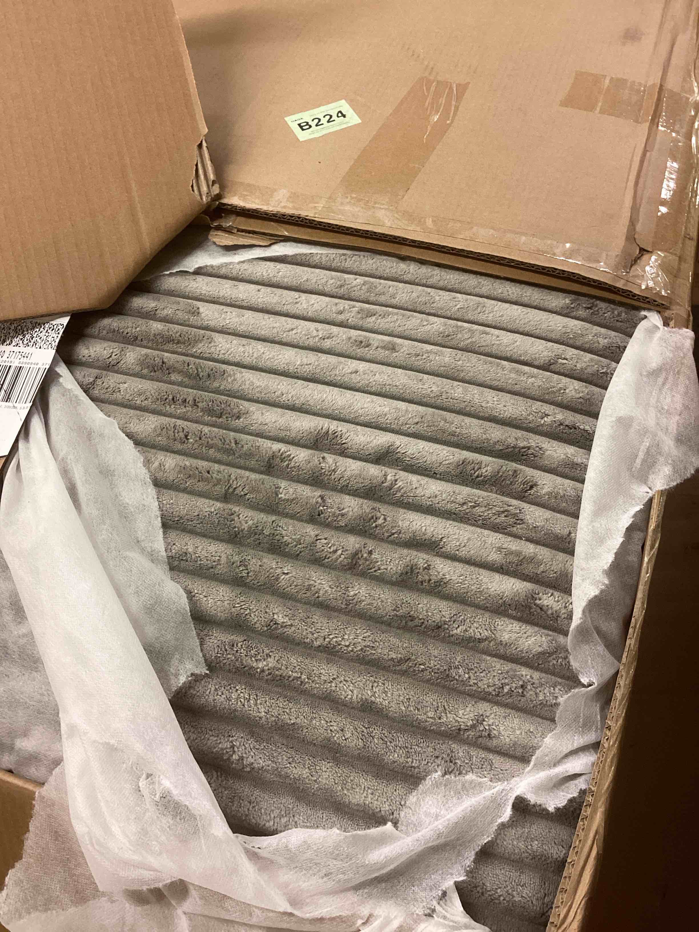 Condition photo showing Good Condition for 111" L Shaped Sectional Couch Sofa Right Side Chaise Lounge Two Piece Corner Living Room Double Seat Plush Corduroy Upholstery Pillow Back Square Armrests Comfortable Deep Seating Large Modern Gray ( incomplete 1 box of 4 only)