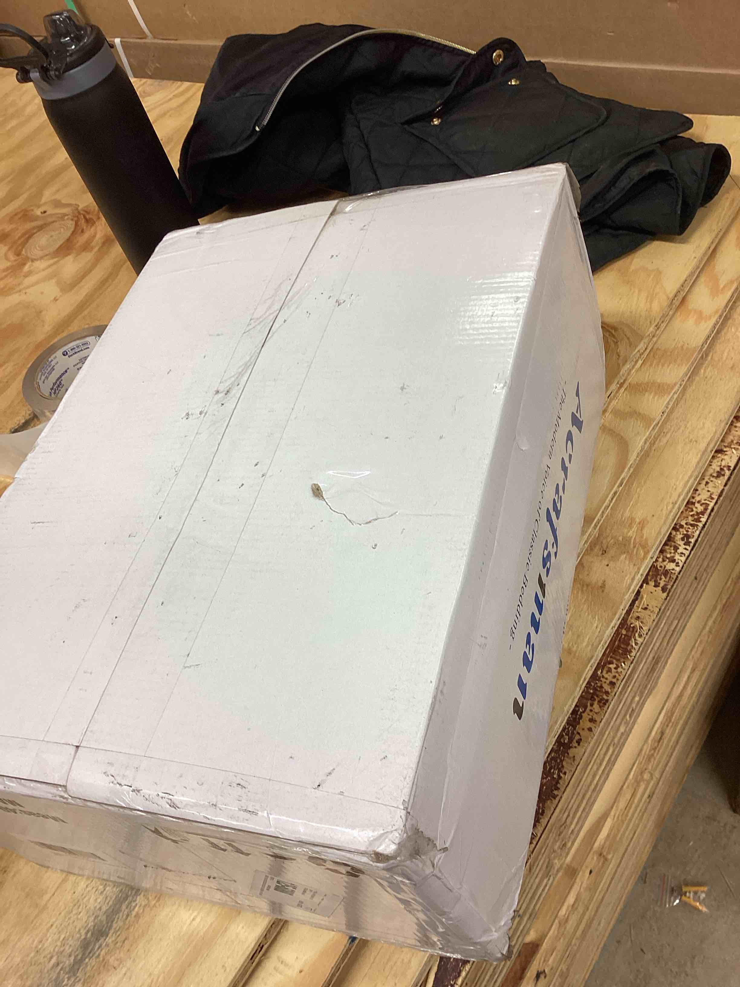 Condition photo showing New/Like New for 3M Thinsulate California King Comforter, All Season Feather Down Duvet Insert,Cal King Comforter White 108x94 Inches Cal King-108x94 White