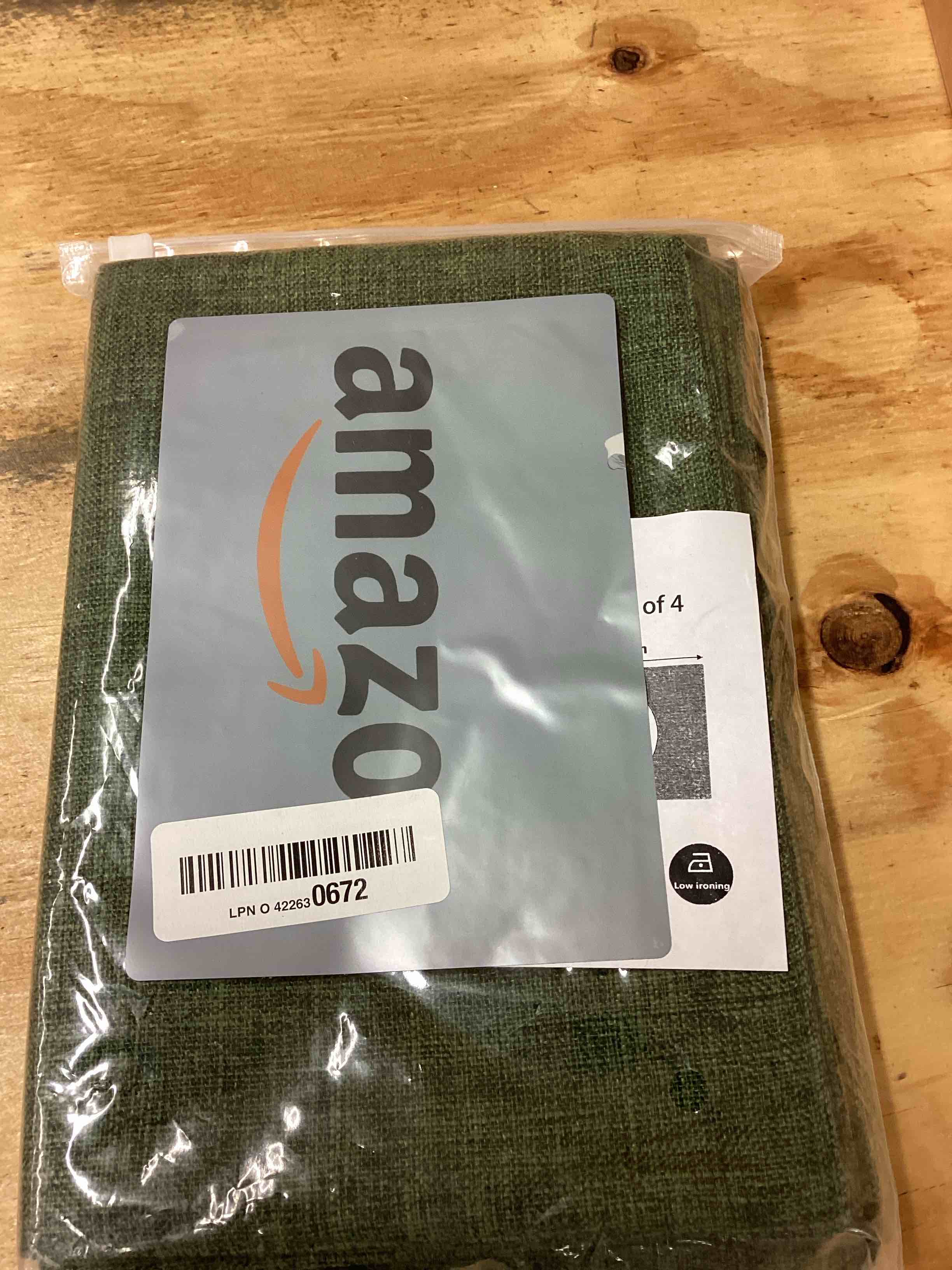 Condition photo showing New/Like New for Demetex Cloth Placemats Green Set of 4 Vintage Textured Linen Place Mats Heat Resistant Plate Placemat for Kitchen Dinning Table, Green Placemats set of 4 Green