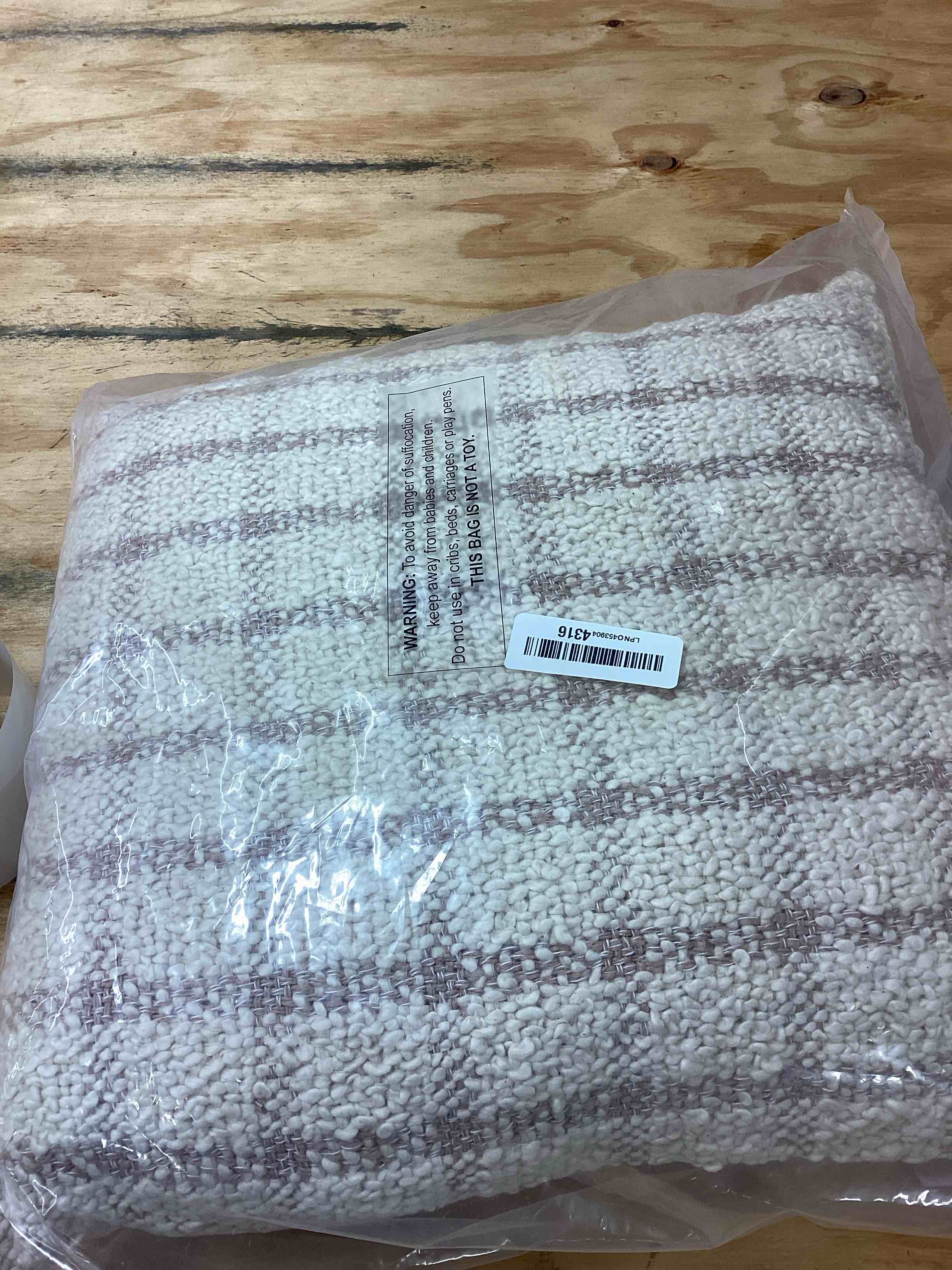 Condition photo showing New/Like New for Loloi Magnolia Home by Joanna Gaines Erin Collection PMH0073 Ivory/Green 22'' x 22'' Cover Only Pillow Ivory / Green 22'' x 22'' Cover Only