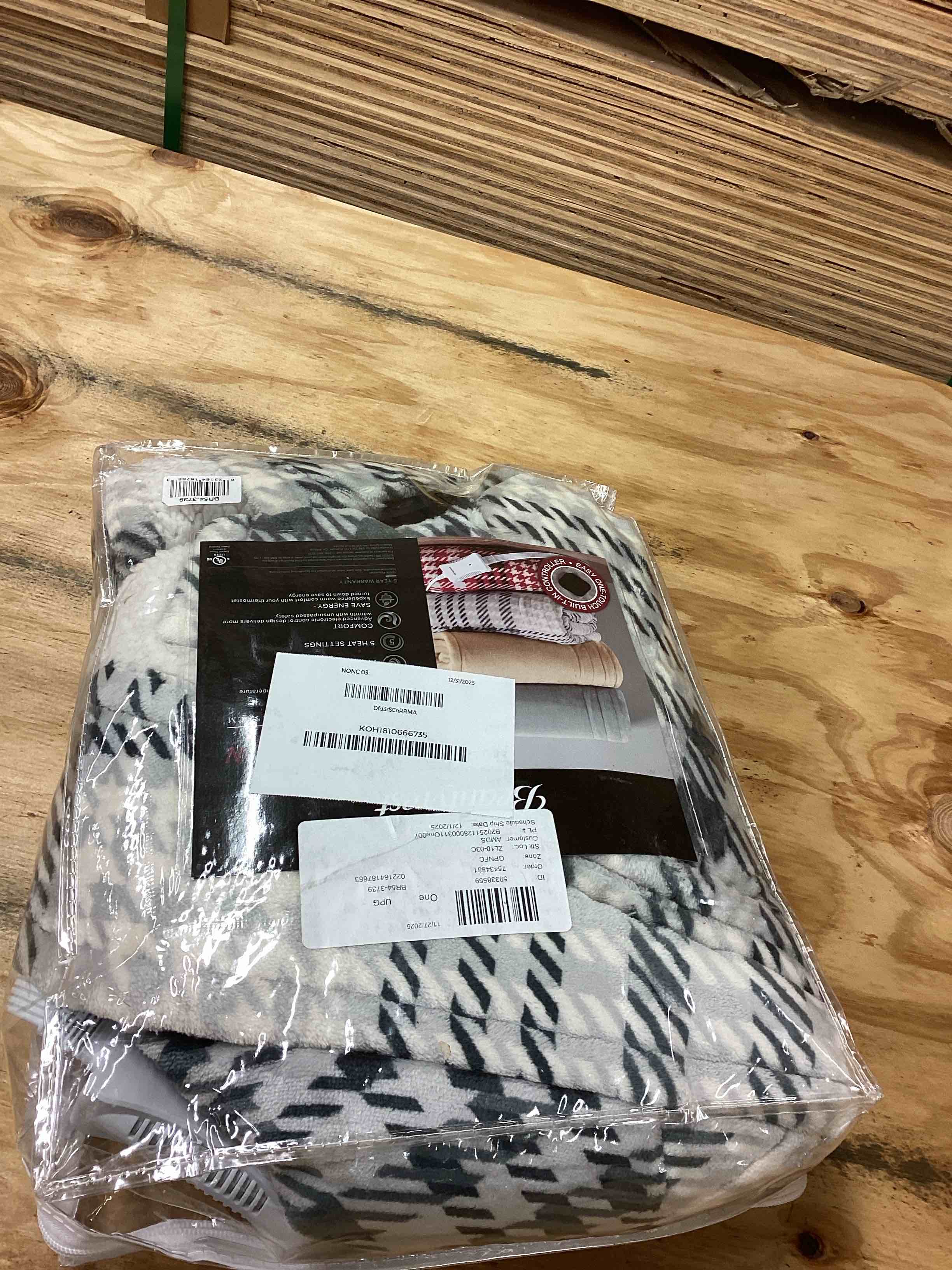 Condition photo showing New/Like New for Beautyrest Plush to Sherpa Reversible Electric Blanket, Built-in Soft Button Controller, Auto Shut Off, Multi Heat Setting, UL Certified, Machine Washable Heated Throw, 50x60 Grey Plaid