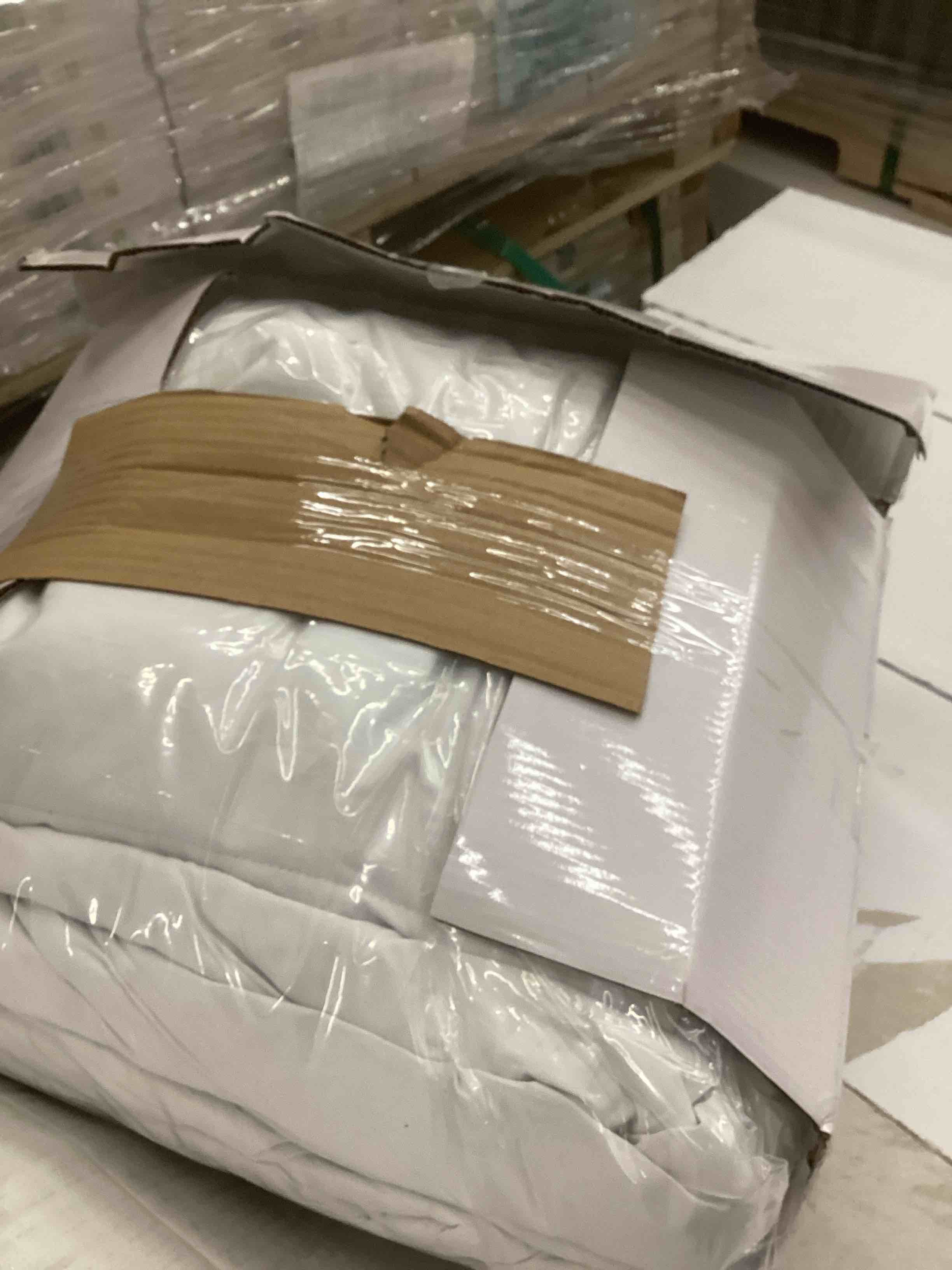 Condition photo showing New/Like New for 3M Thinsulate Feather Down Duvet Insert Queen, All Season Down Comforter Queen Size,White Comforter Queen 90x90 Inches