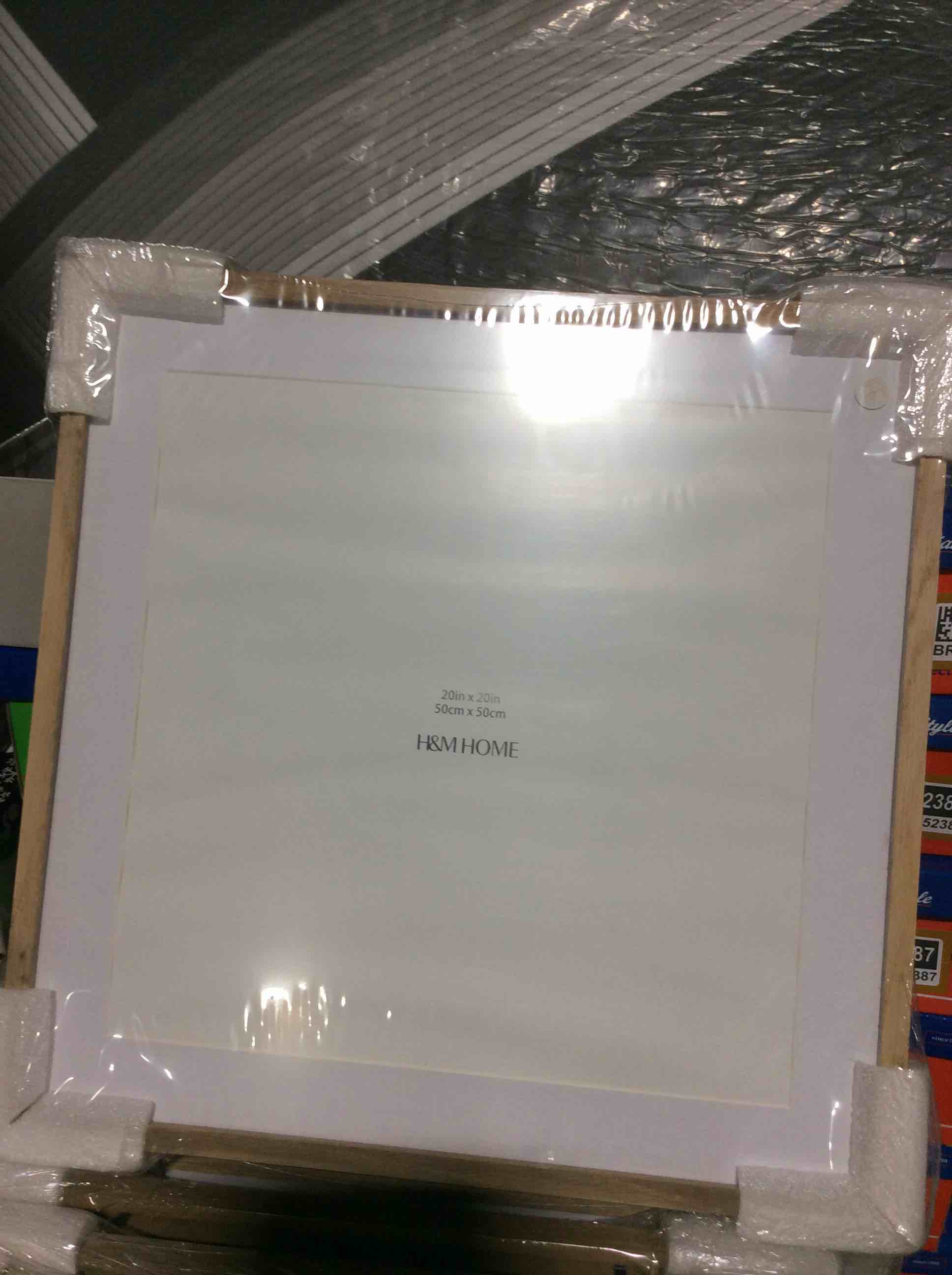 Condition photo showing Good Condition for h&m home 20in x 20in, 50cm x 50cm 