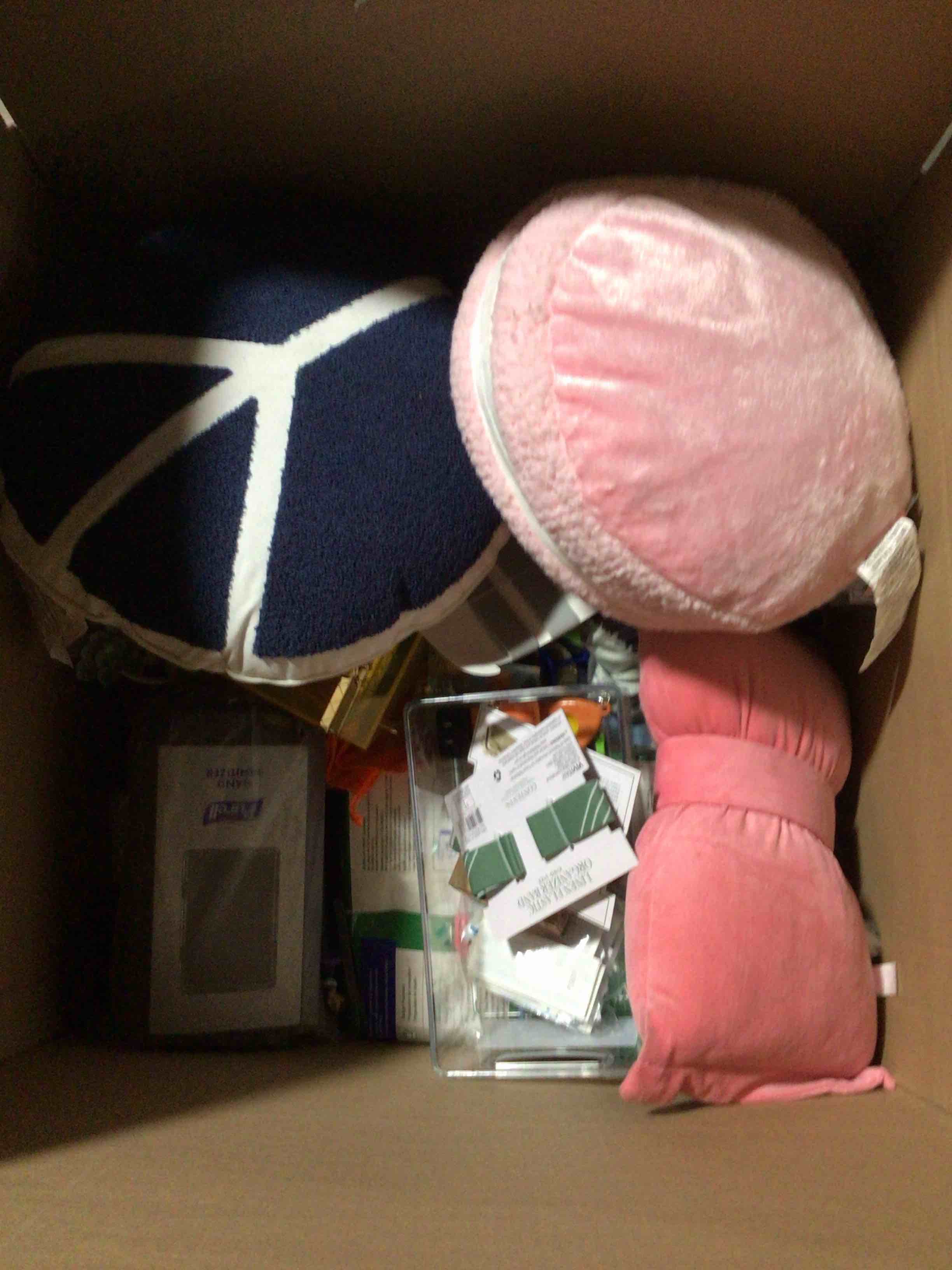 Condition photo showing Good Condition for box lot of miscellaneous items 