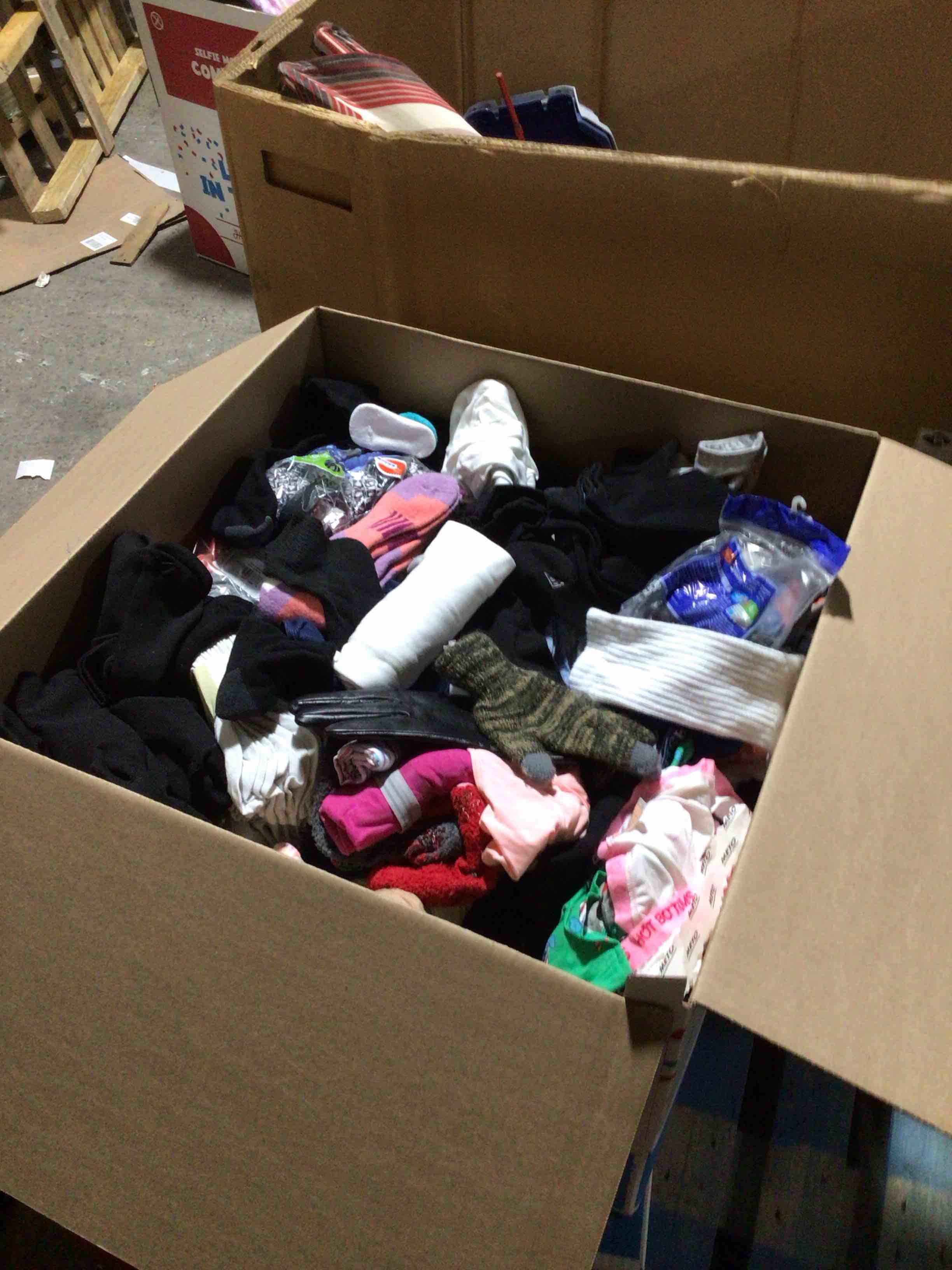 box lot of new clothes (50pcs)