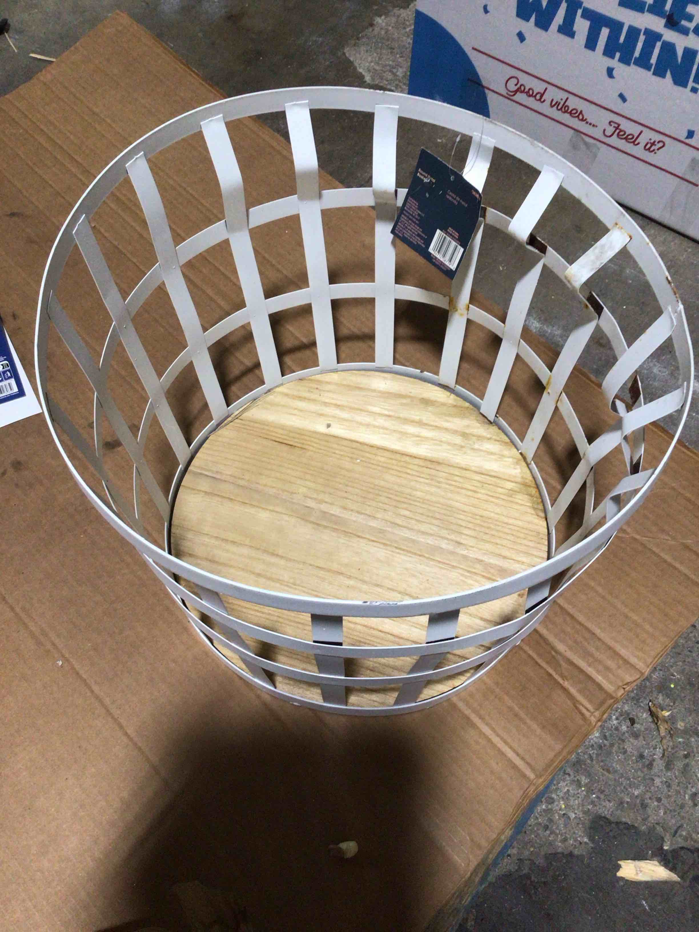 Condition photo showing Good Condition for round metal basket 