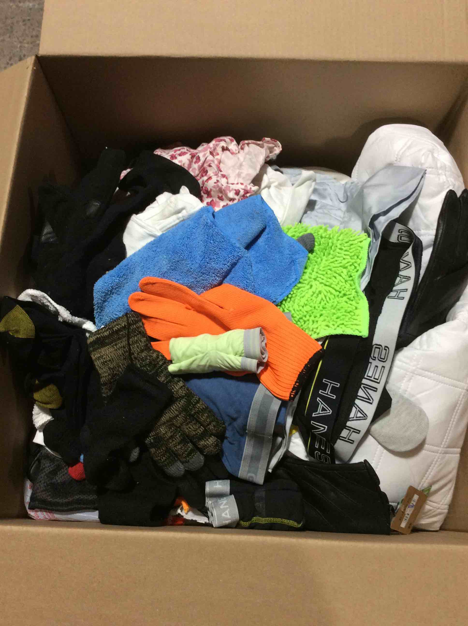 box lot of new clothes (25pcs)