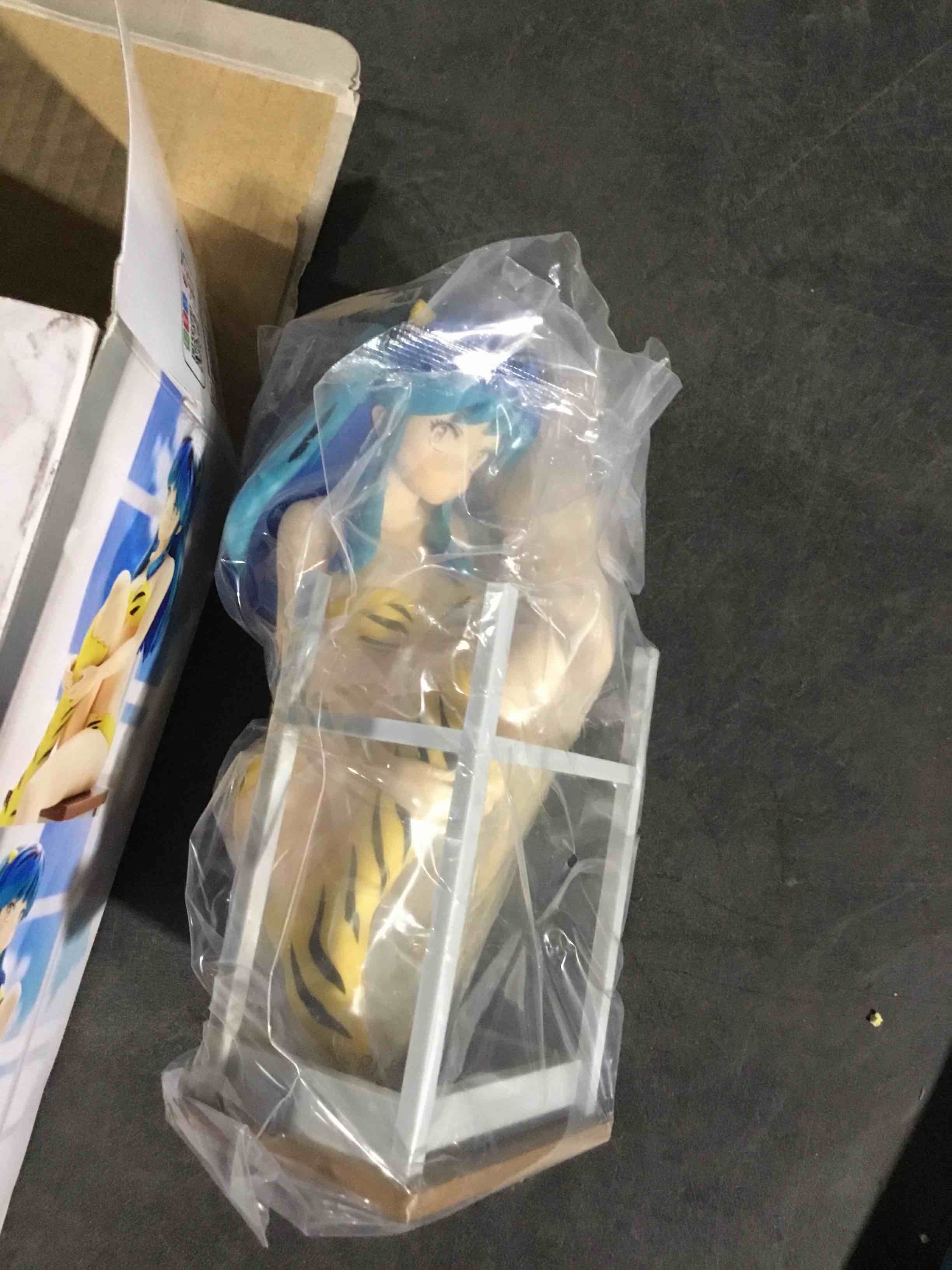 Condition photo showing New/Like New for banpresto - urusei yatsura - relax time - lum statue