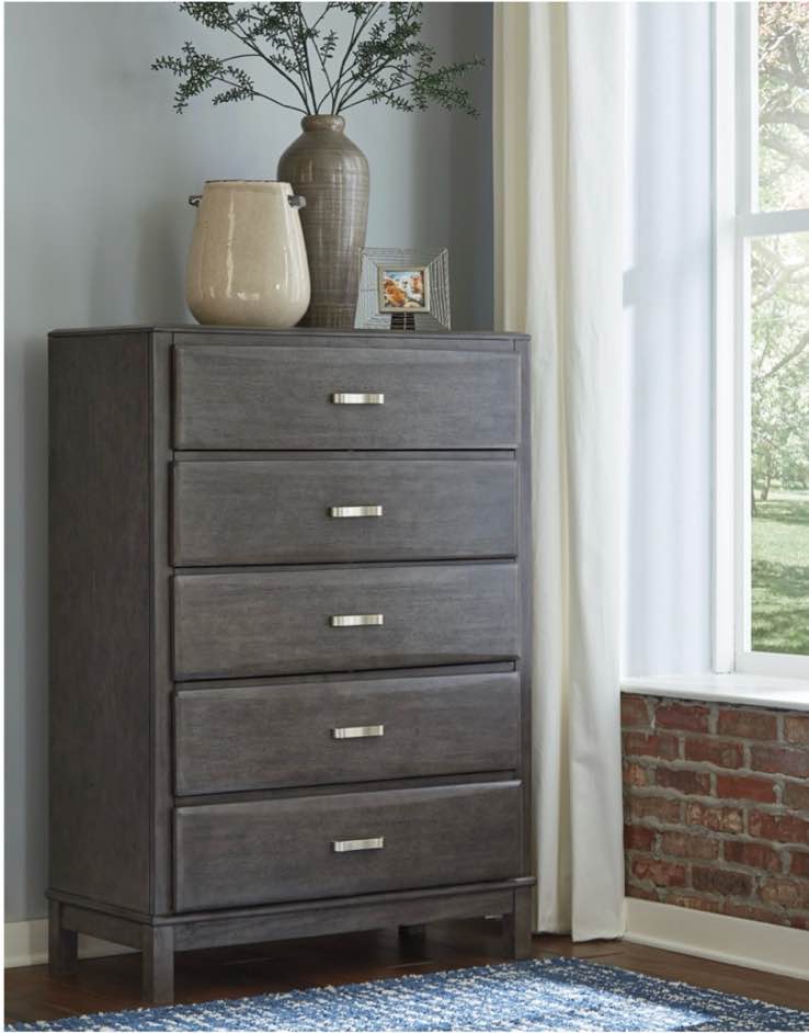 Caitbrook 5 Drawer Chest & 2x Nighstand 