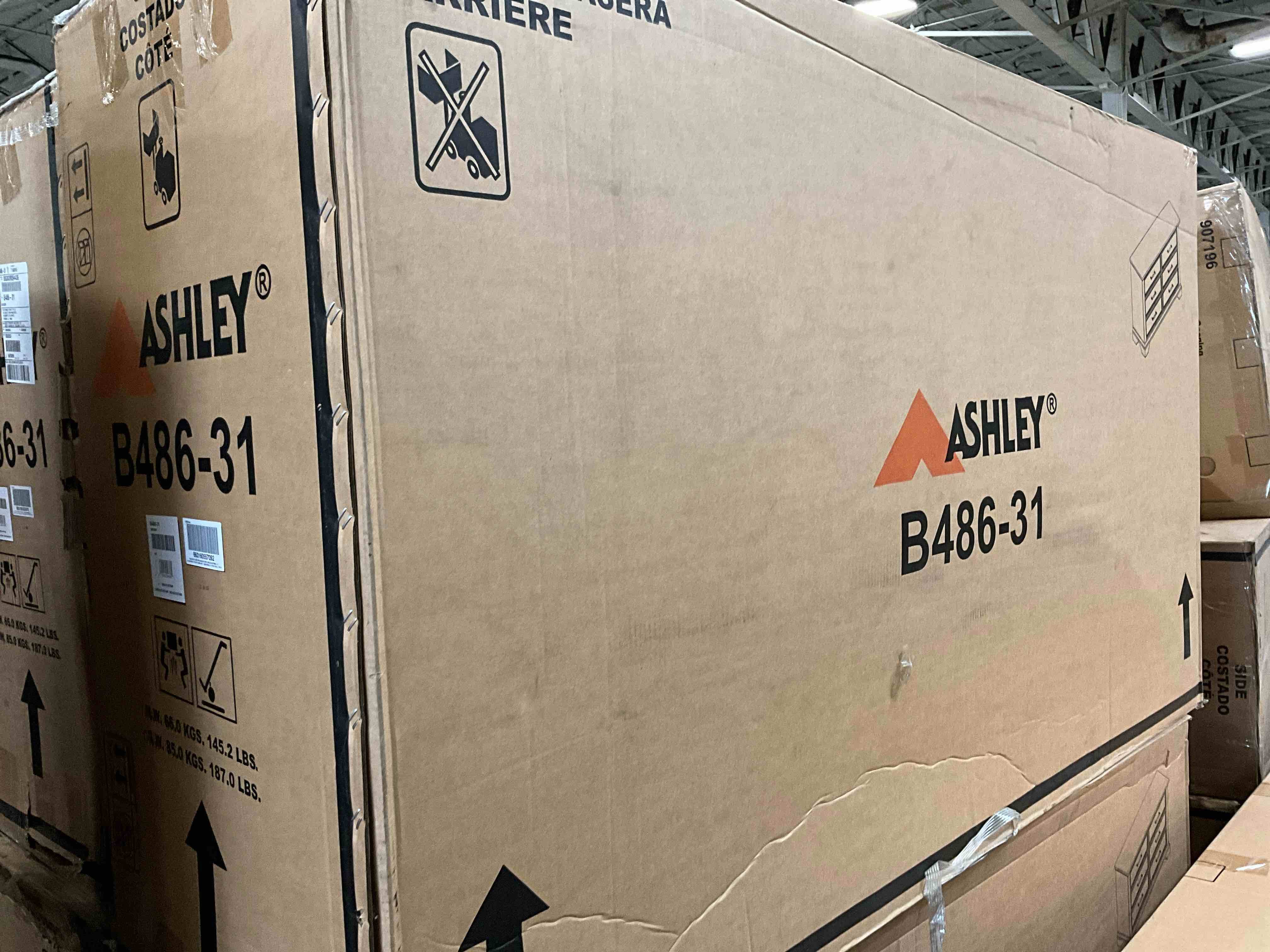 Condition photo showing New/Like New for vallardia 6 drawer dresser