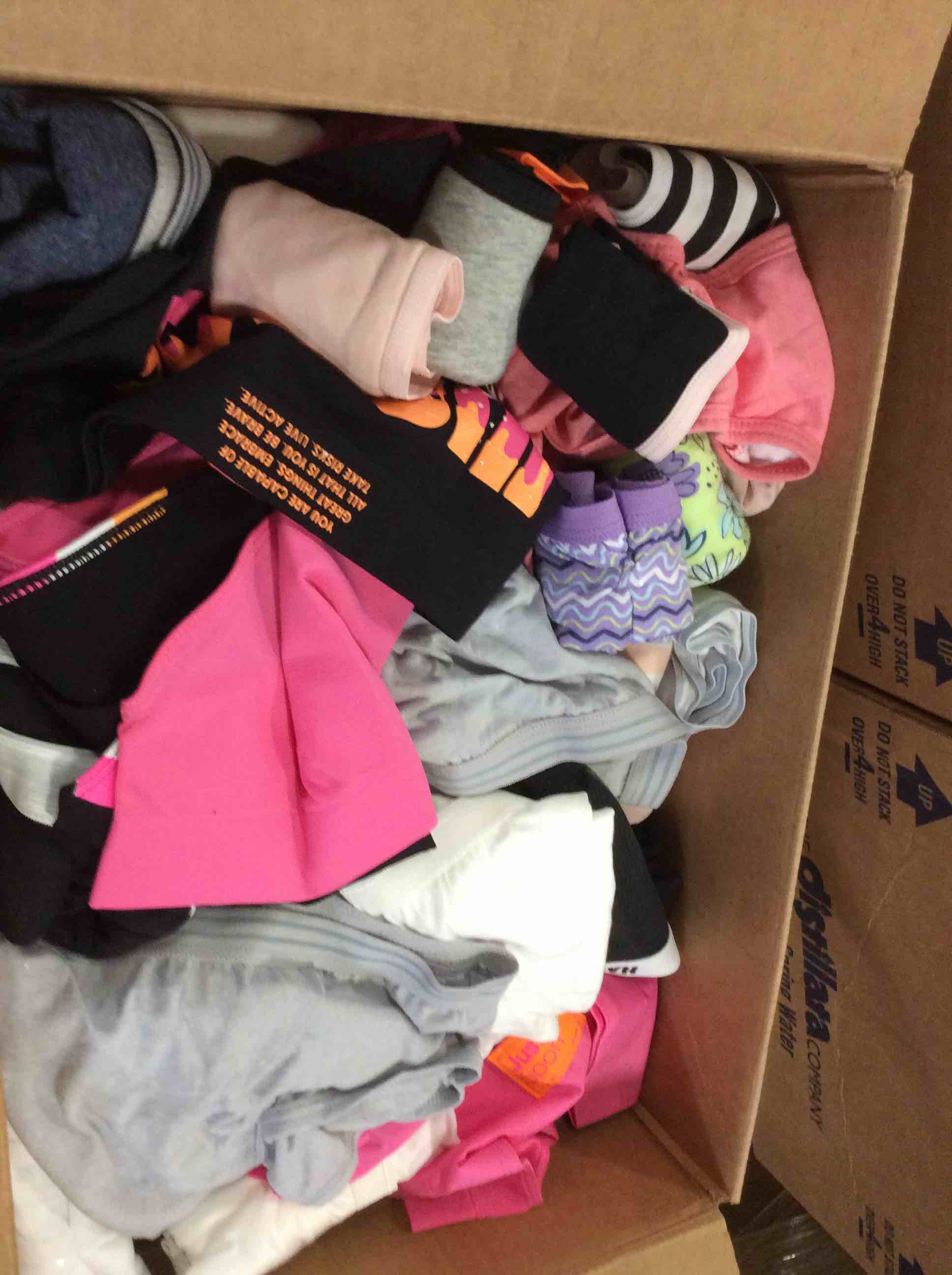 Condition photo showing Good Condition for box lot of miscellaneous items 