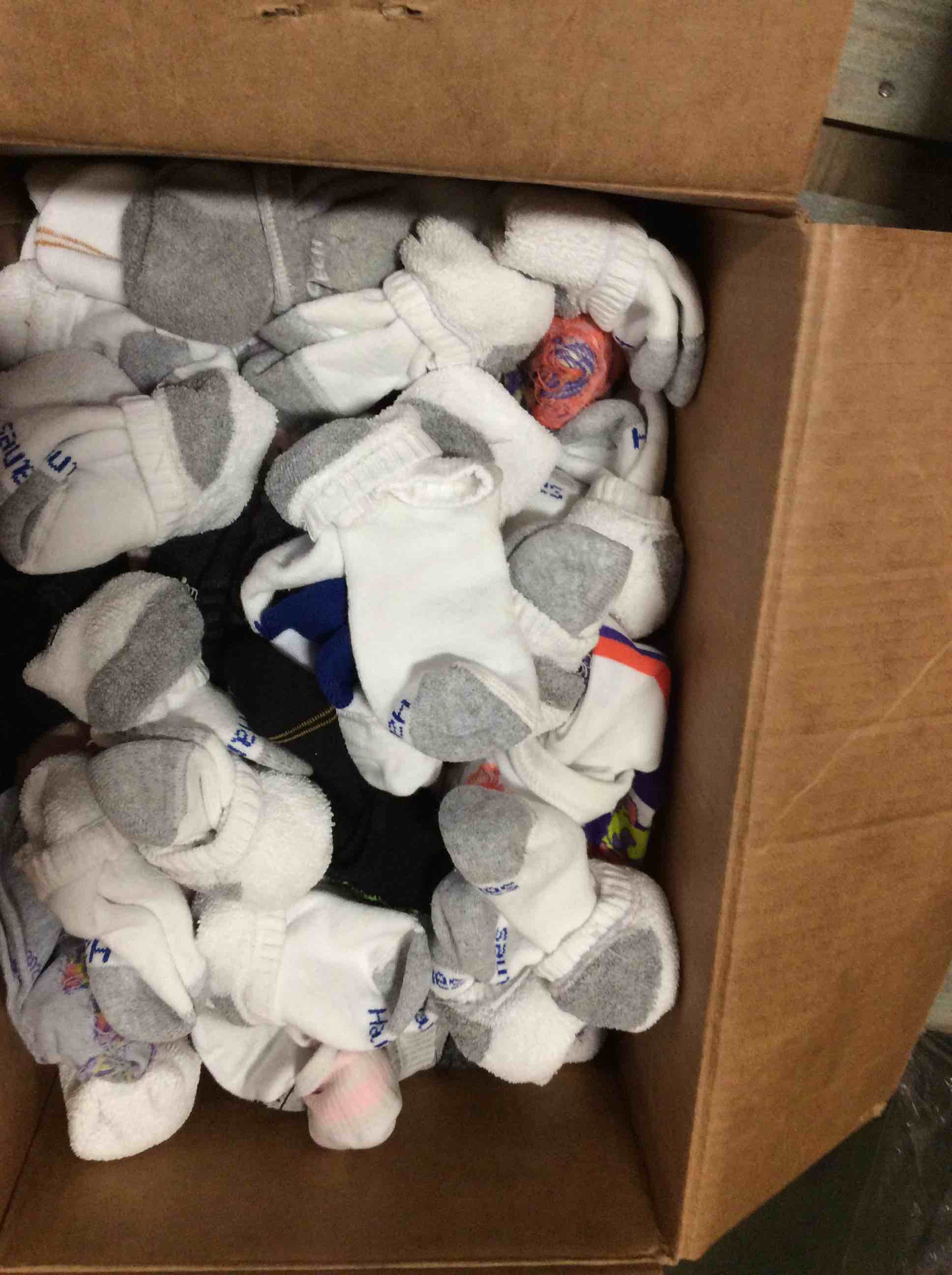 Condition photo showing Good Condition for box lot of miscellaneous items 
