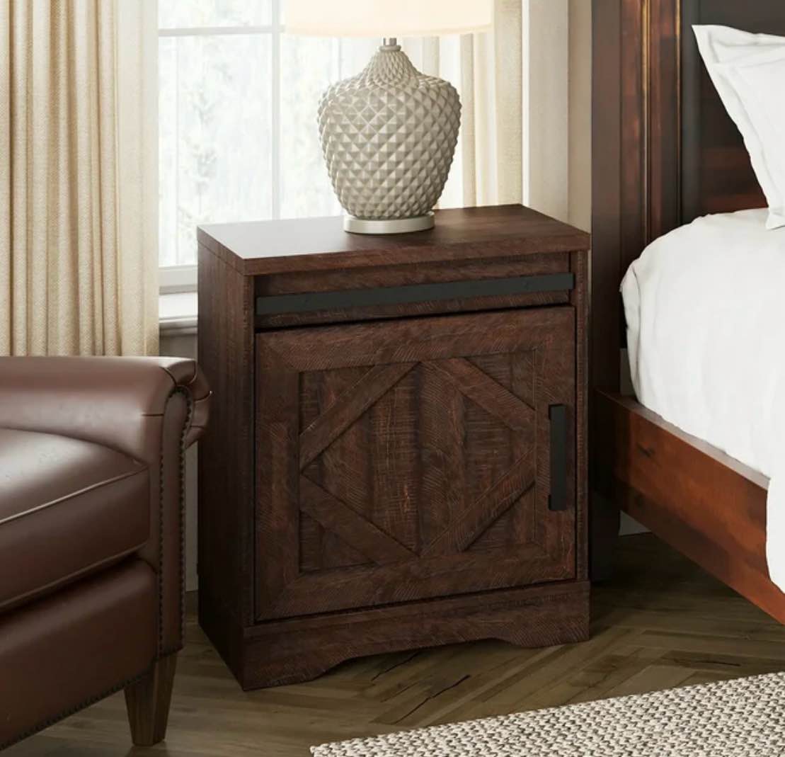  Wampat LOUIS XVI NIGHTSTAND SIZE: 50x39x61.6 cm