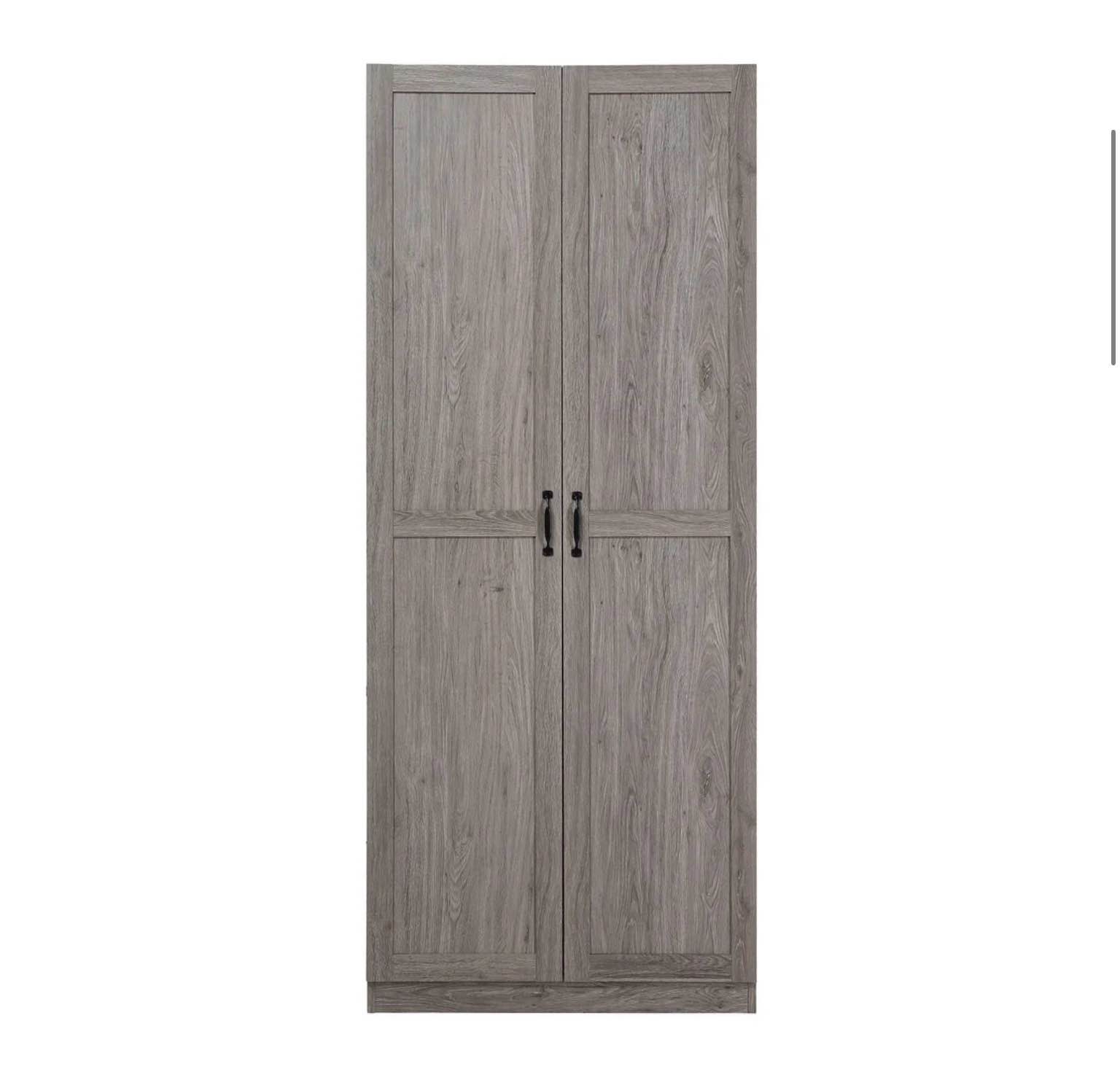 STORAGE CABINET ARMOIRE DE STOCAGE.imcomplete - only half 