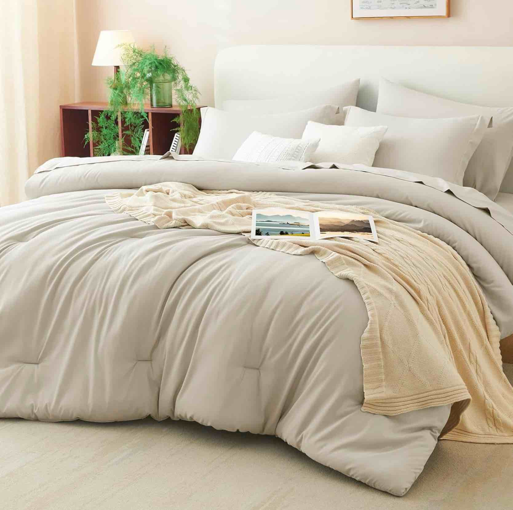 Full Size Comforter Sets Beige, 7 Pieces Bed in a Bag Full Comforter Set with Sheets, Luxury Soft Bedding Set with Down Alternative Comforter, Fitted Sheet, Flat Sheet, Pillowcases & Shams