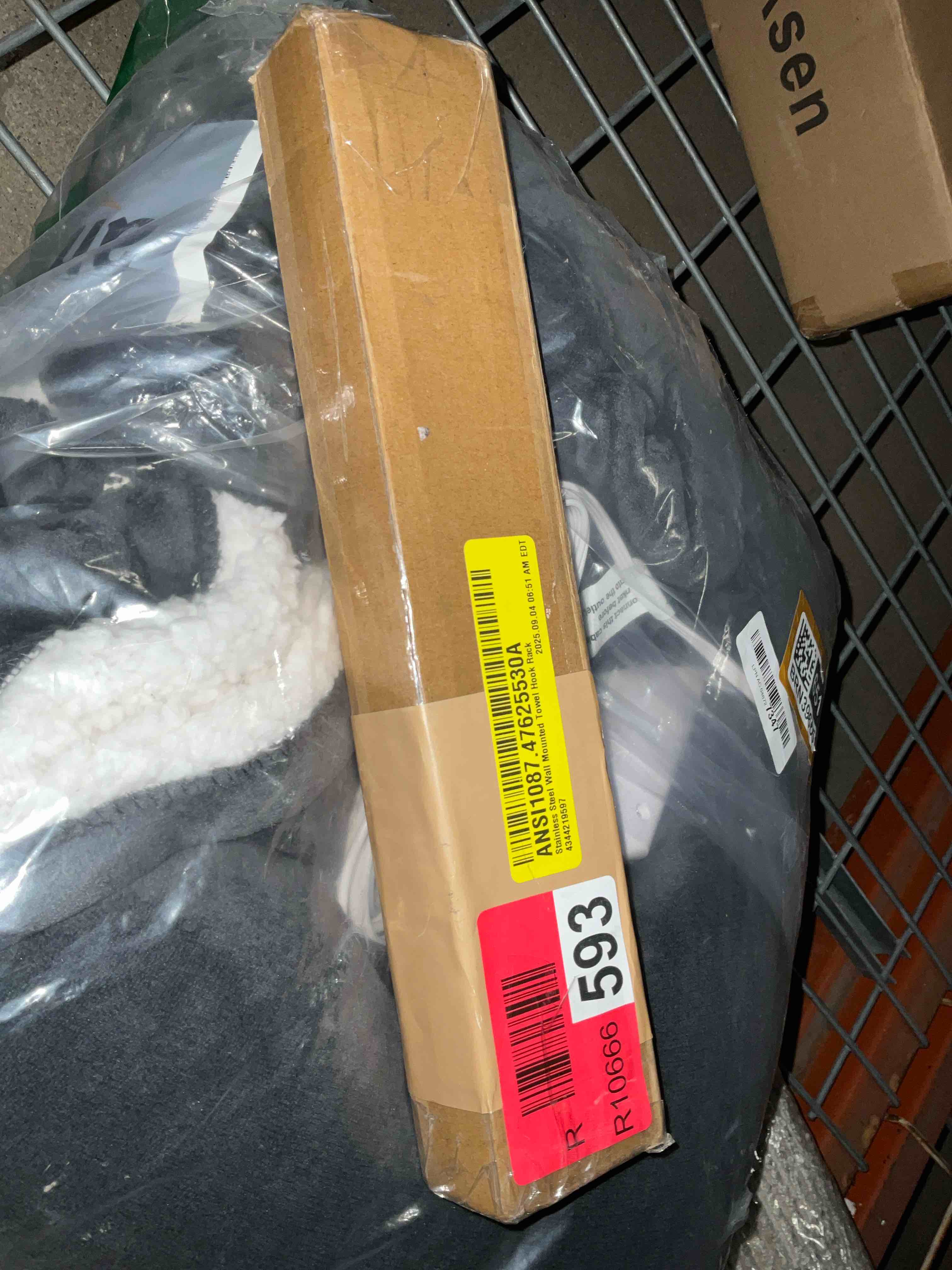 https://s3.amazonaws.com/lotting-images-prod/bidfta/BRN3963588_1777473131252.jpeg