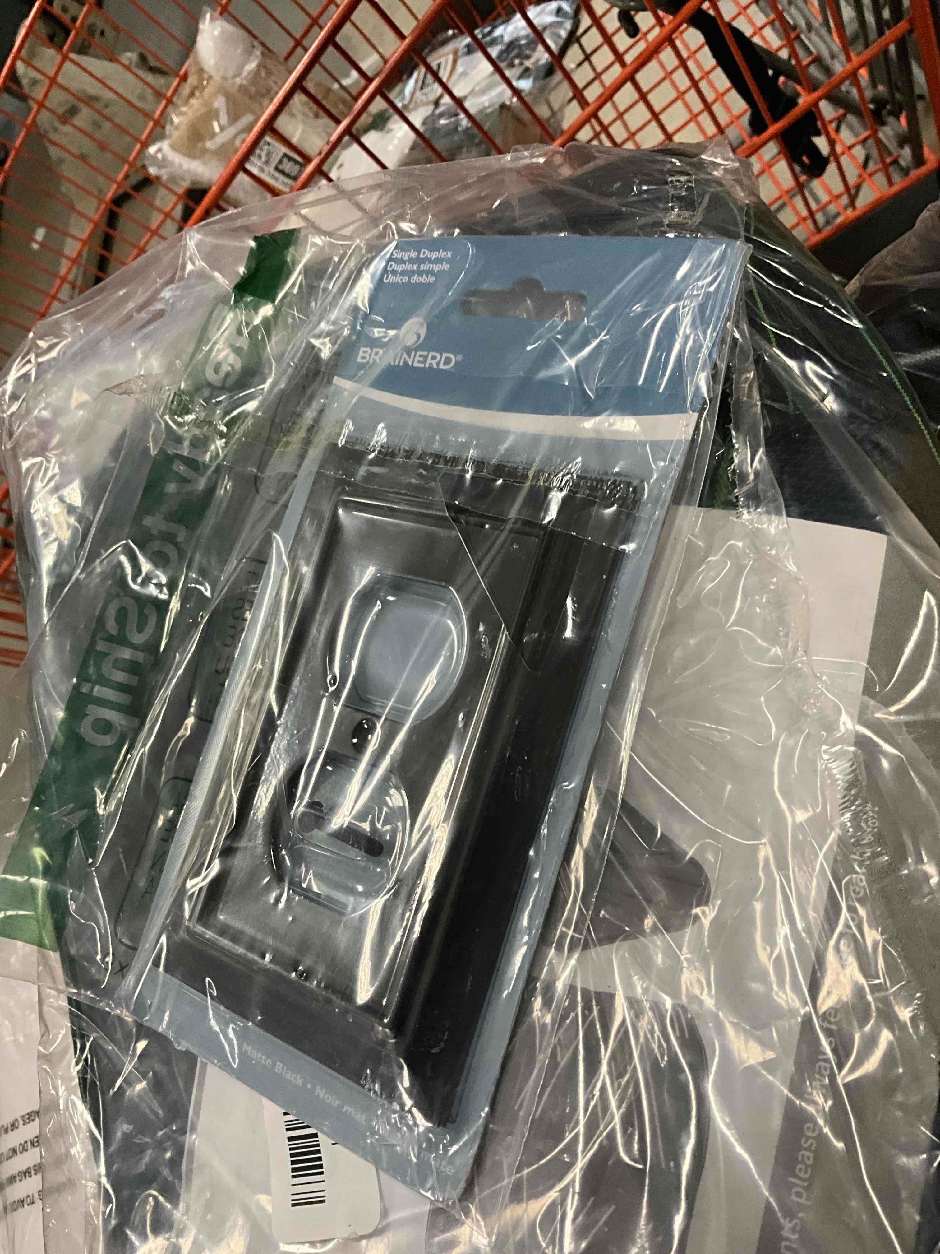 https://s3.amazonaws.com/lotting-images-prod/bidfta/BRN3963694_1777644378123.jpeg