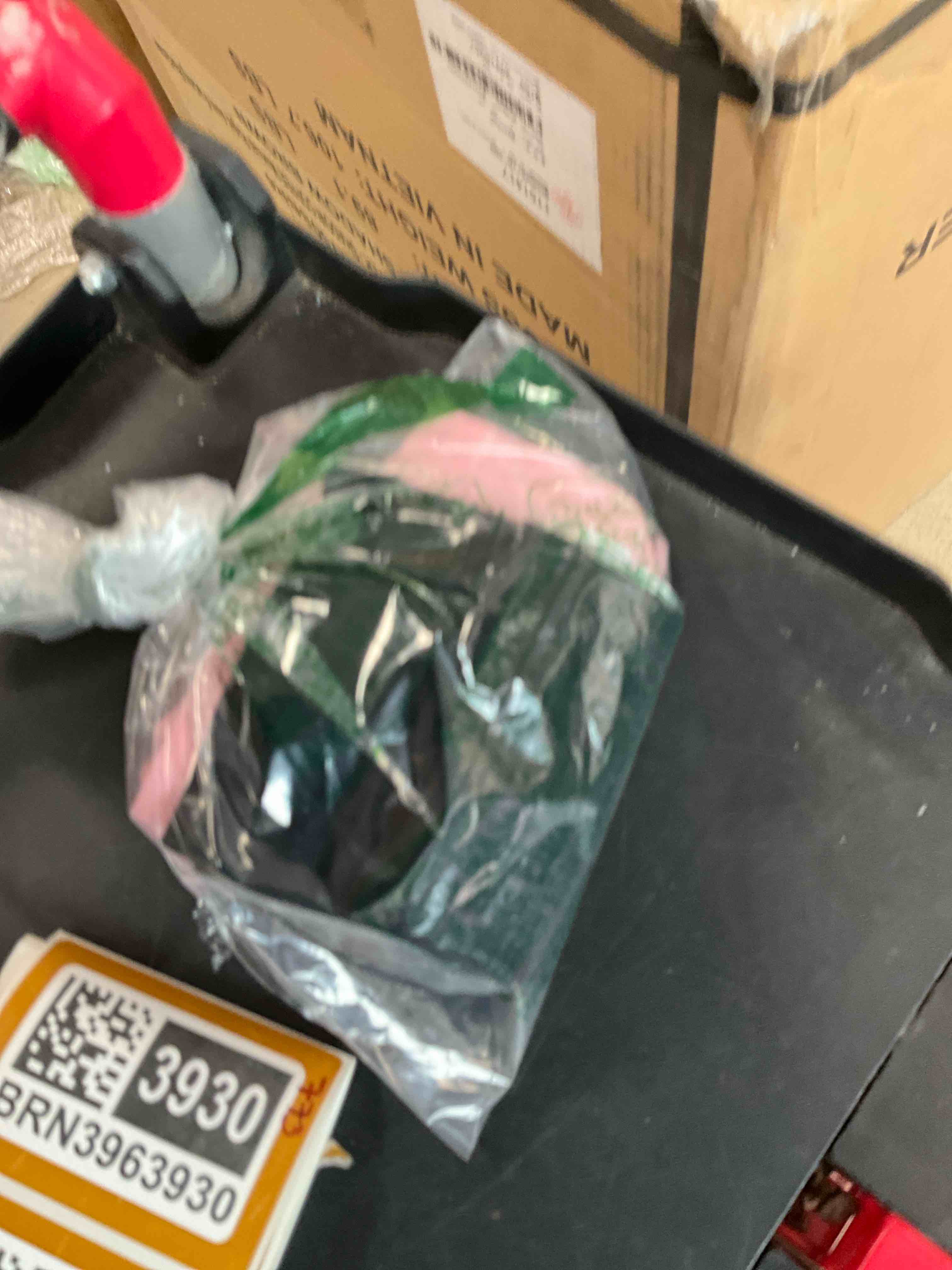 https://s3.amazonaws.com/lotting-images-prod/bidfta/BRN3963934_1777907071093.jpeg