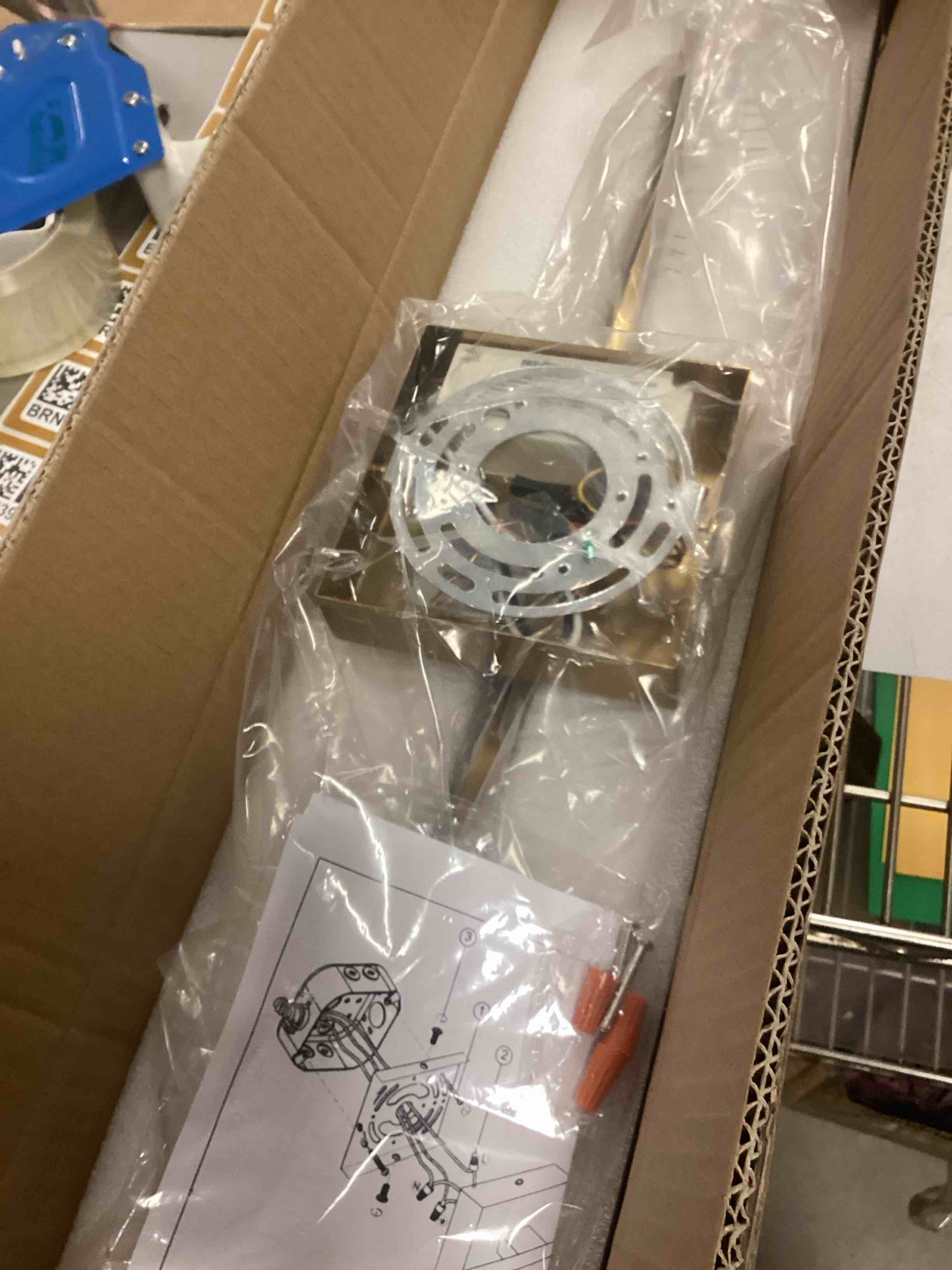 https://s3.amazonaws.com/lotting-images-prod/bidfta/BRN3966945_1777300058163.jpeg