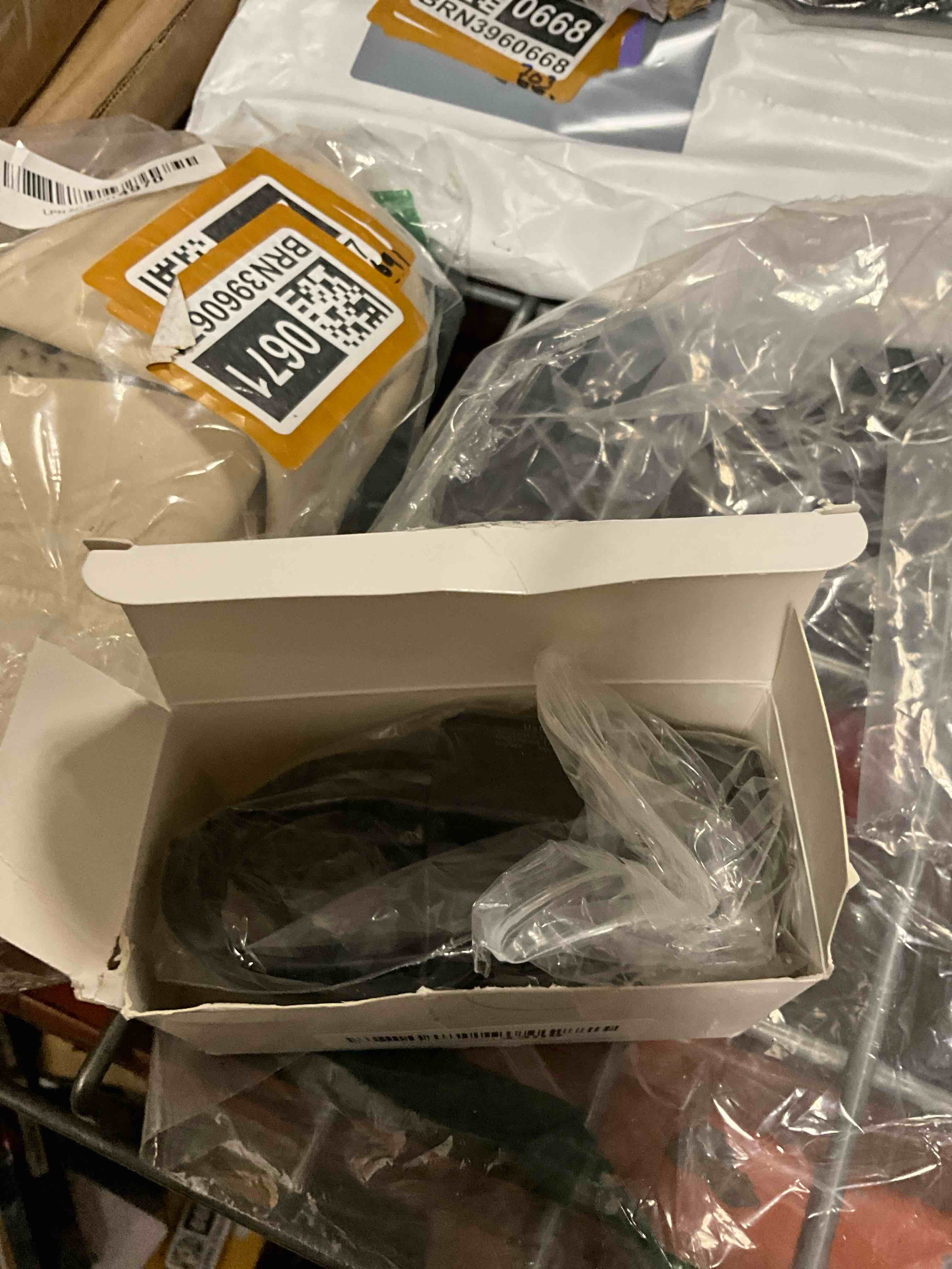 https://s3.amazonaws.com/lotting-images-prod/bidfta/BRN3968723_1776890314937.jpeg