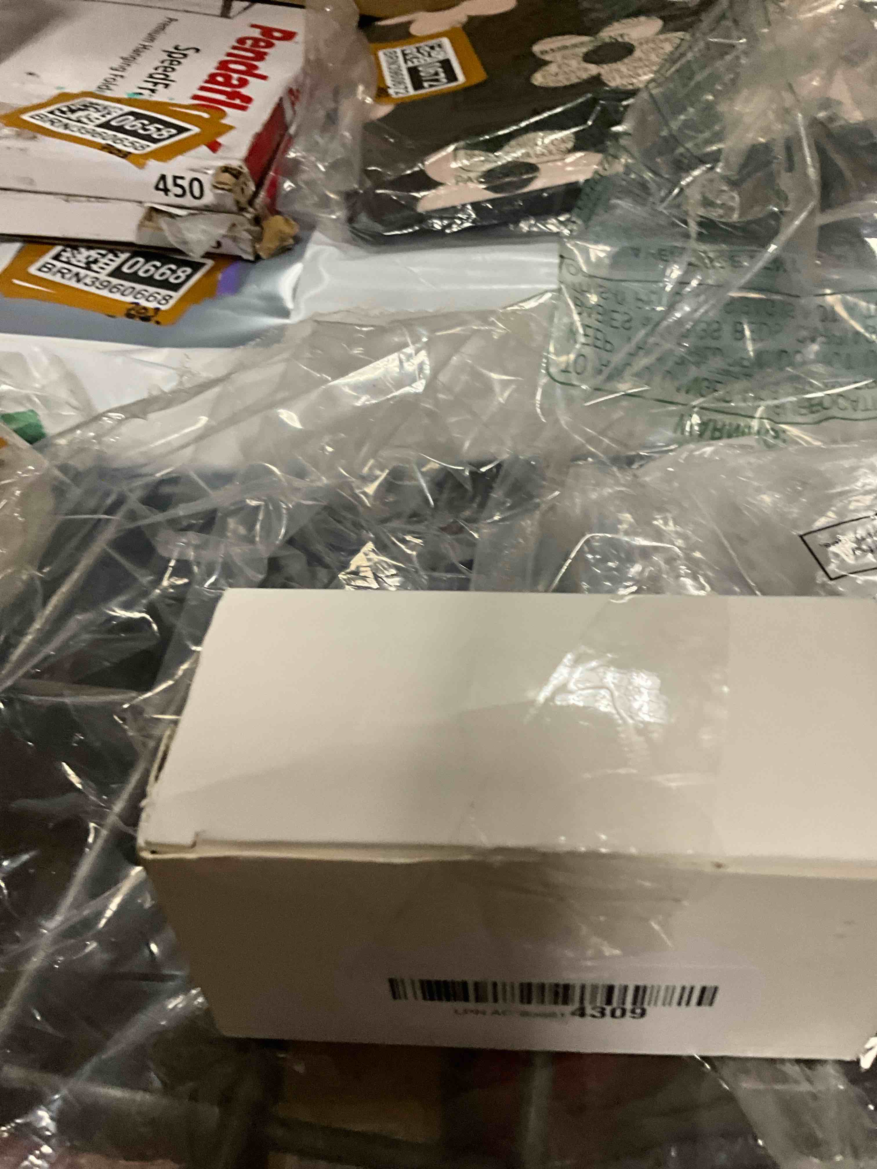 https://s3.amazonaws.com/lotting-images-prod/bidfta/BRN3968723_1776890375383.jpeg