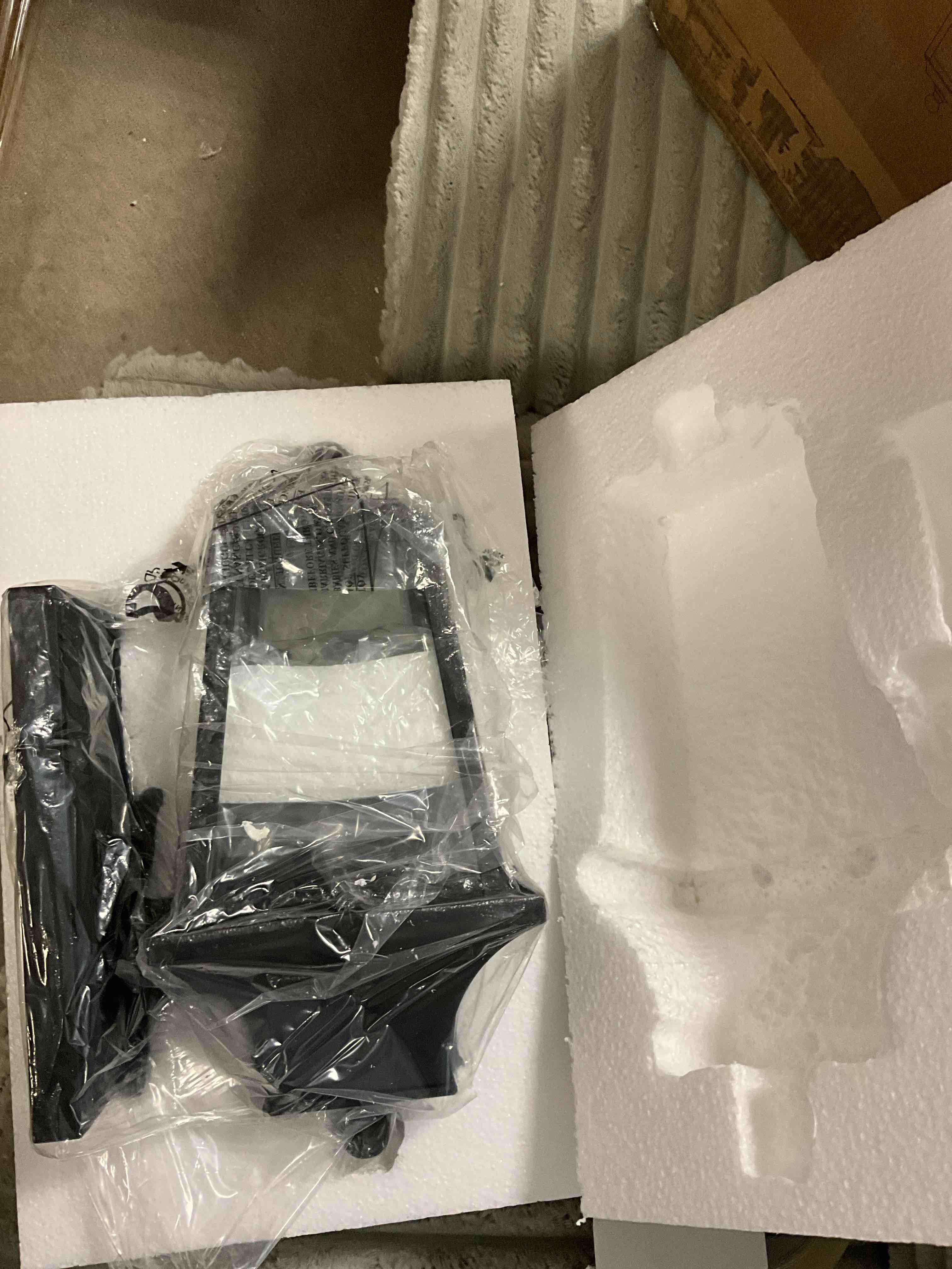 https://s3.amazonaws.com/lotting-images-prod/bidfta/BRN3968939_1777301771537.jpeg