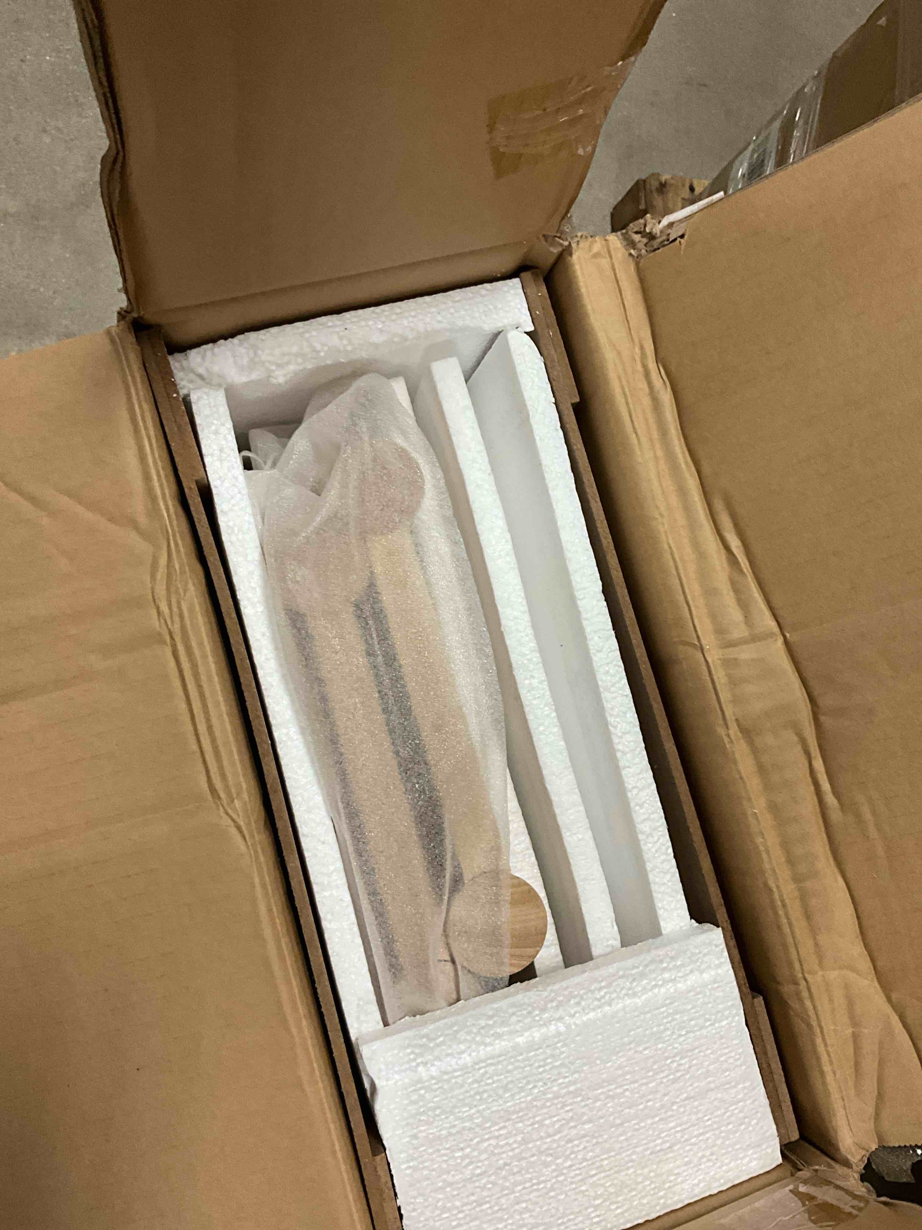 https://s3.amazonaws.com/lotting-images-prod/bidfta/BRN3968992_1777308263723.jpeg