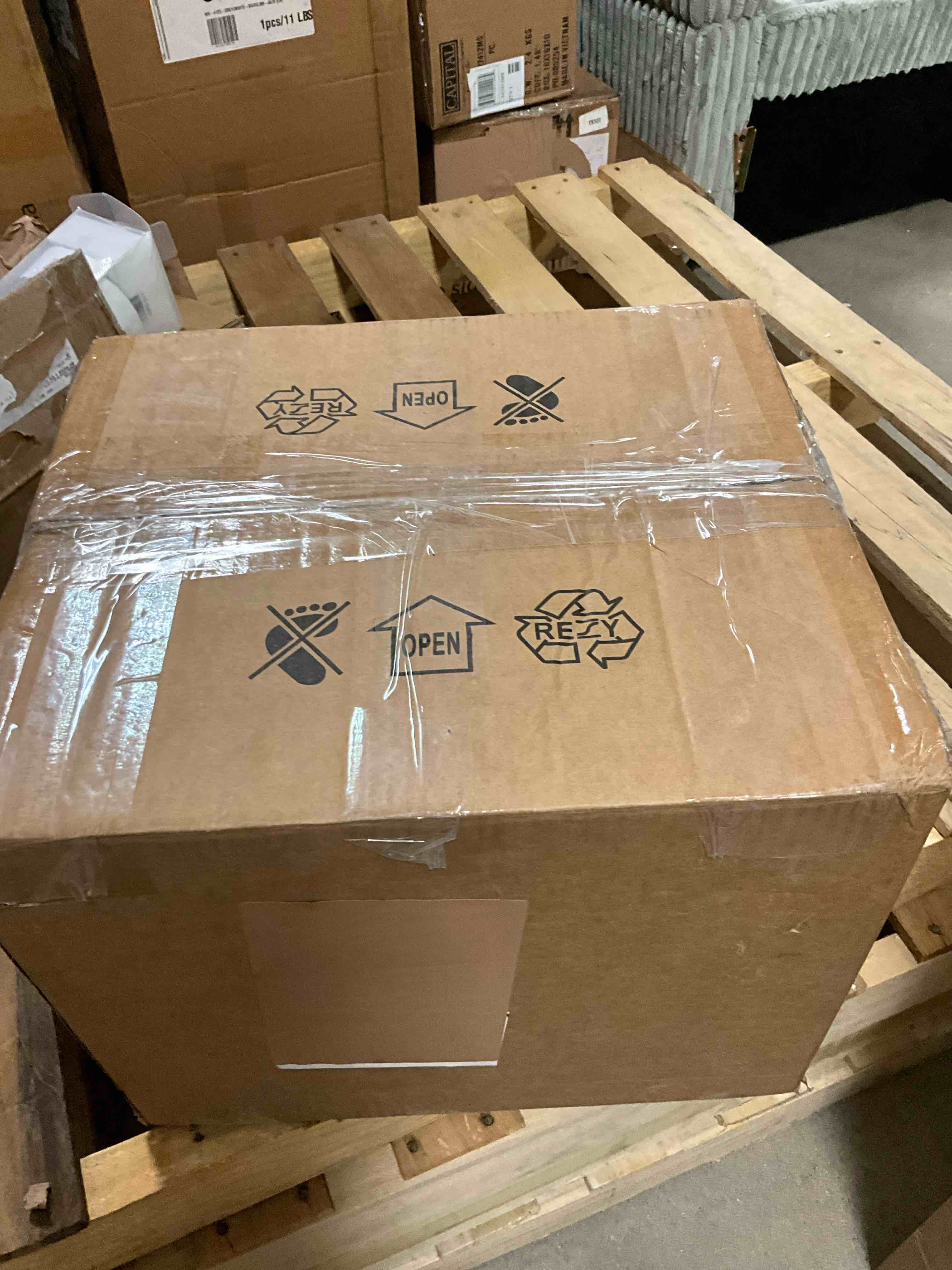 https://s3.amazonaws.com/lotting-images-prod/bidfta/BRN3969003_1777314652288.jpeg