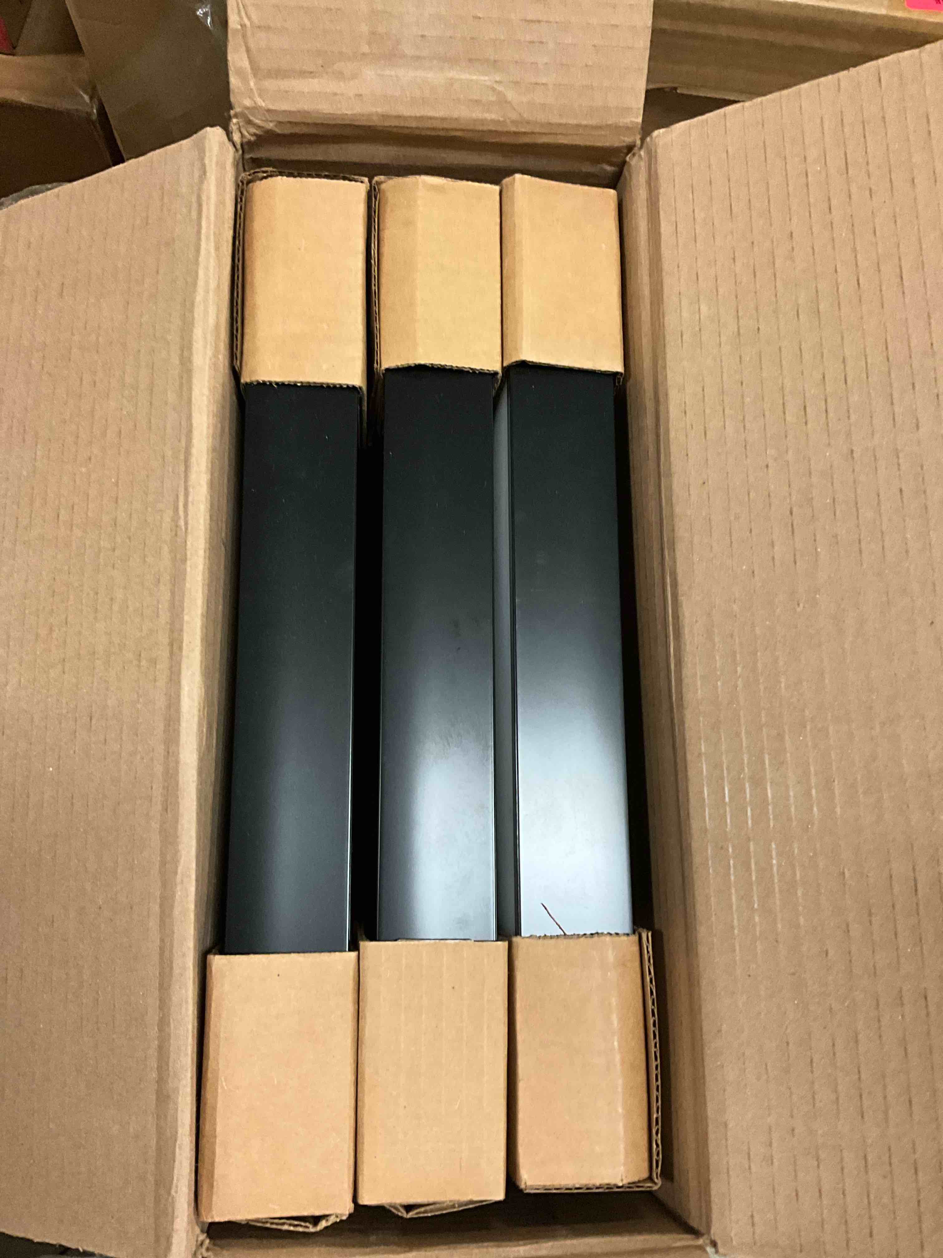 https://s3.amazonaws.com/lotting-images-prod/bidfta/BRN3969016_1777320356760.jpeg