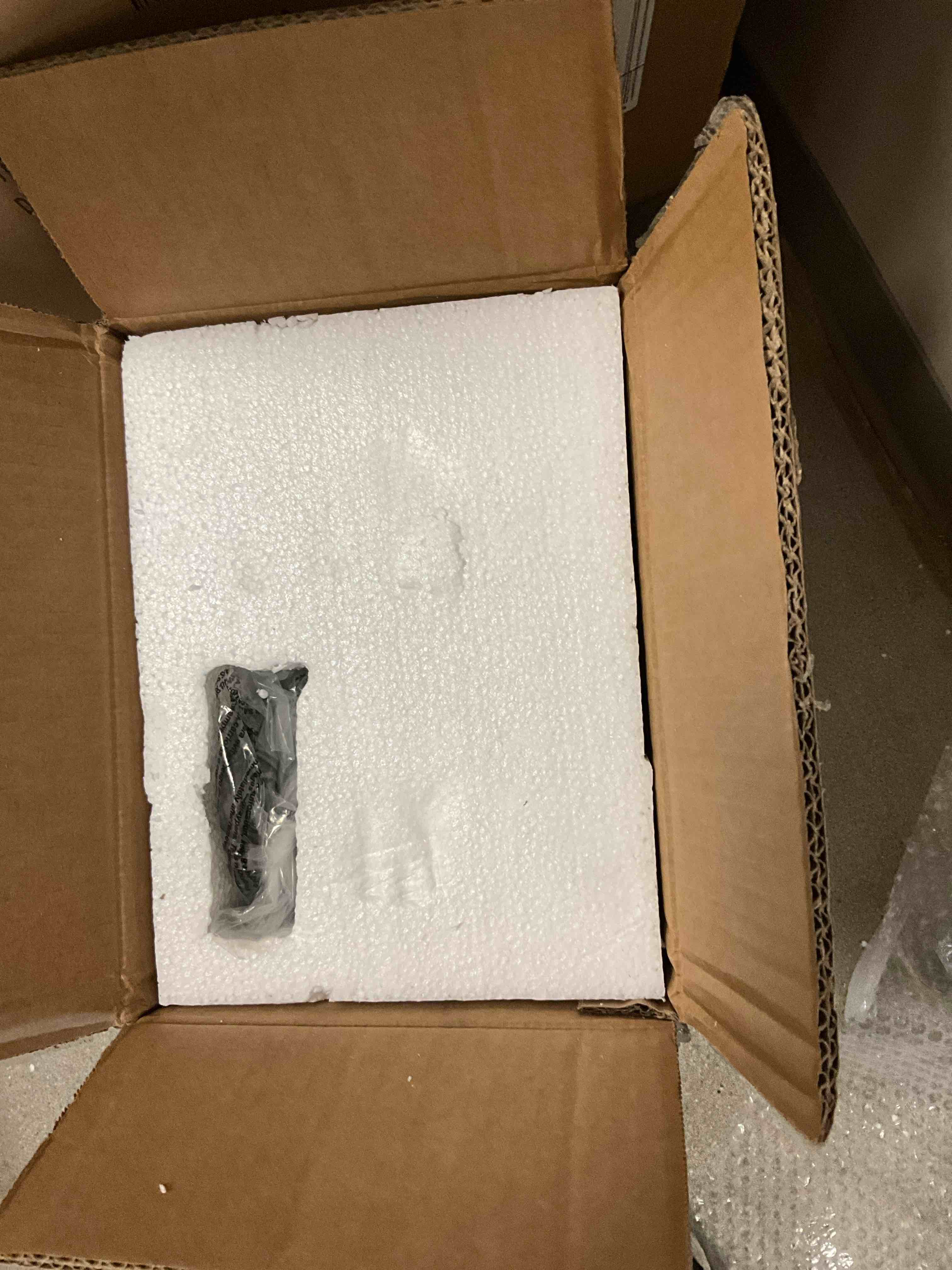 https://s3.amazonaws.com/lotting-images-prod/bidfta/BRN3969042_1777397188654.jpeg