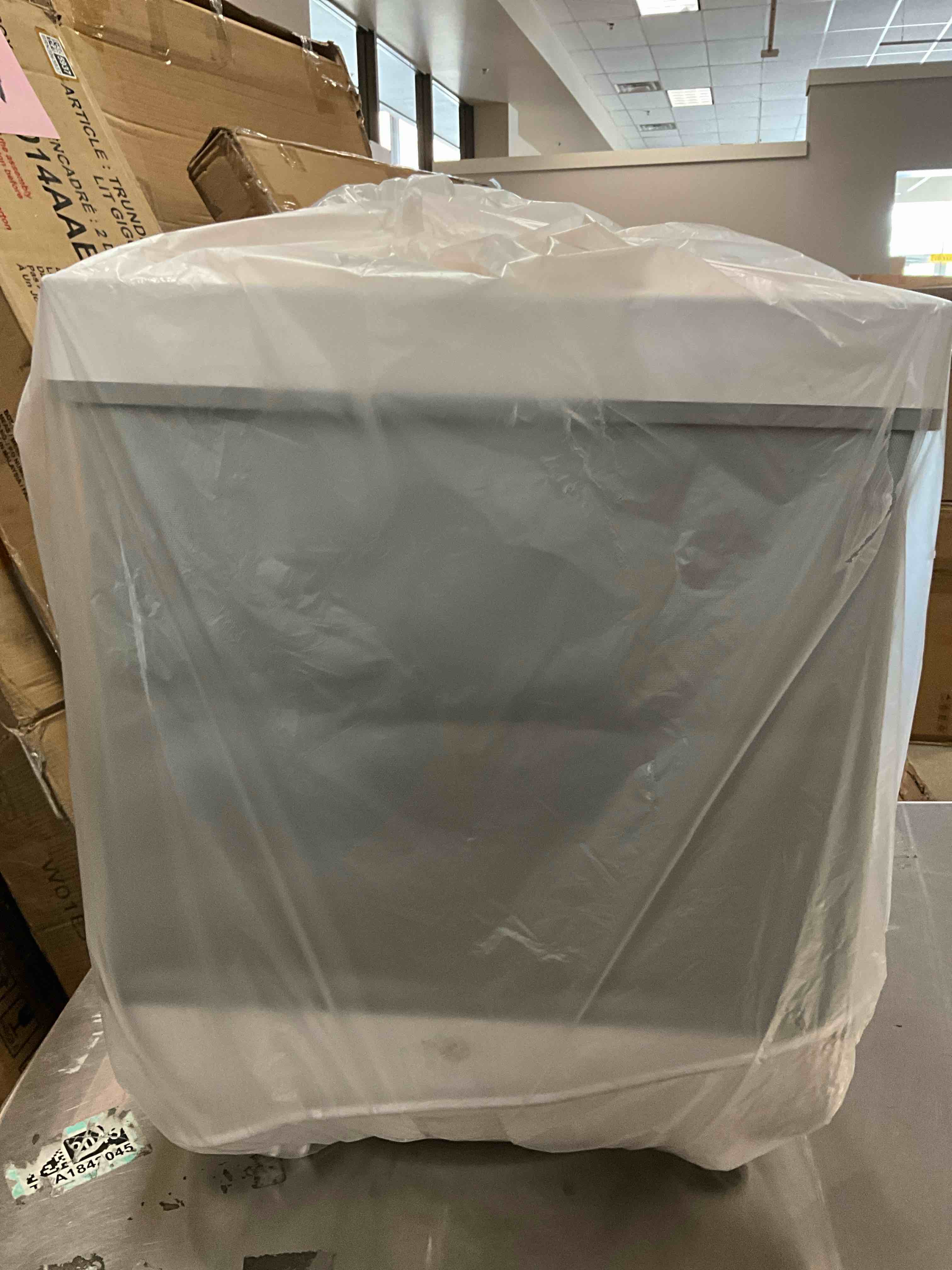 https://s3.amazonaws.com/lotting-images-prod/bidfta/BRN3969182_1777573045759.jpeg